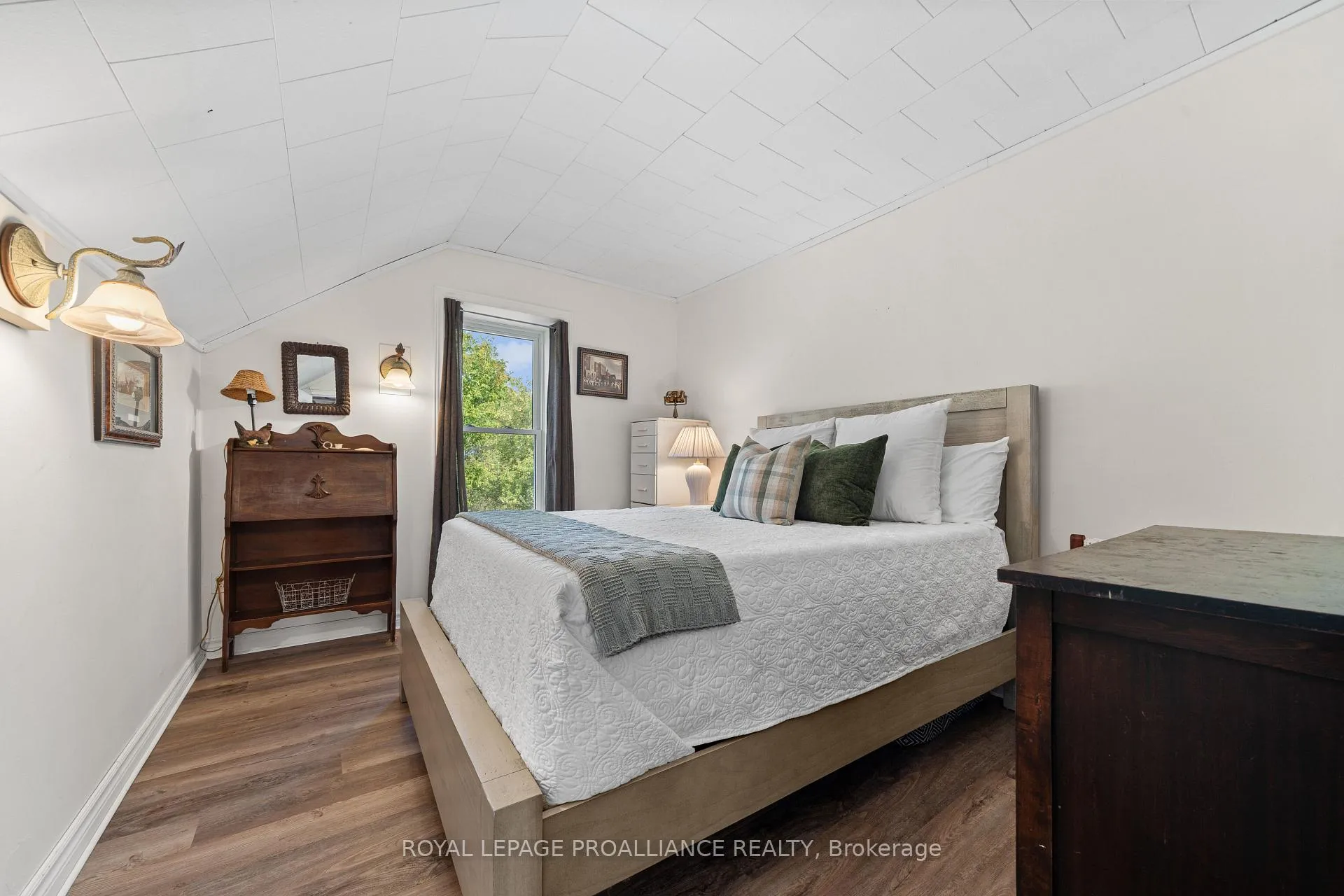 Photo 33 of 557 Casey Road, Belleville, Thurlow Ward — HOMEH