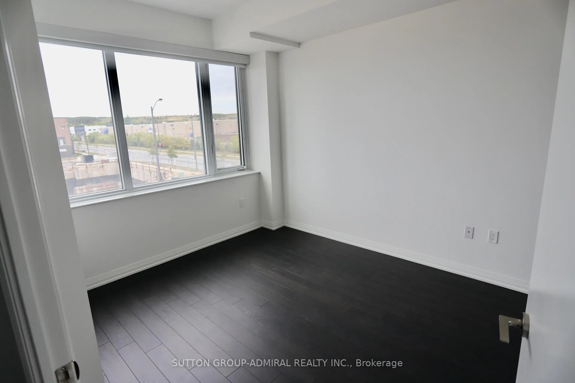 Photo 2 of Unit 203, 99 Eagle Rock Way, Vaughan, Maple — HOMEH