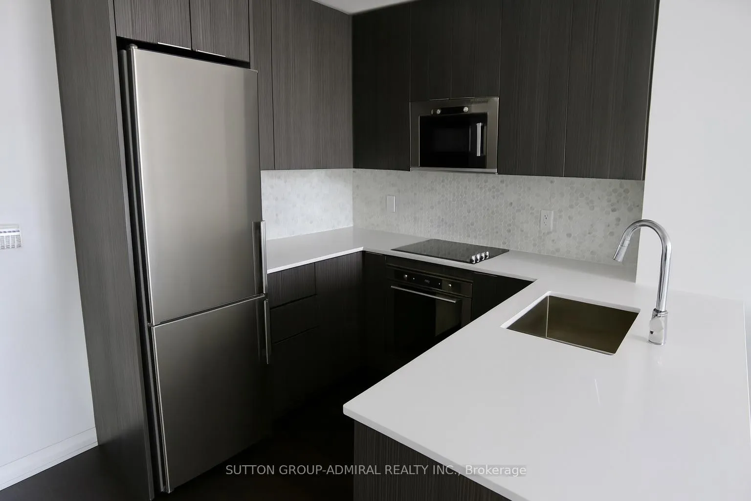 Photo 4 of Unit 203, 99 Eagle Rock Way, Vaughan, Maple — HOMEH