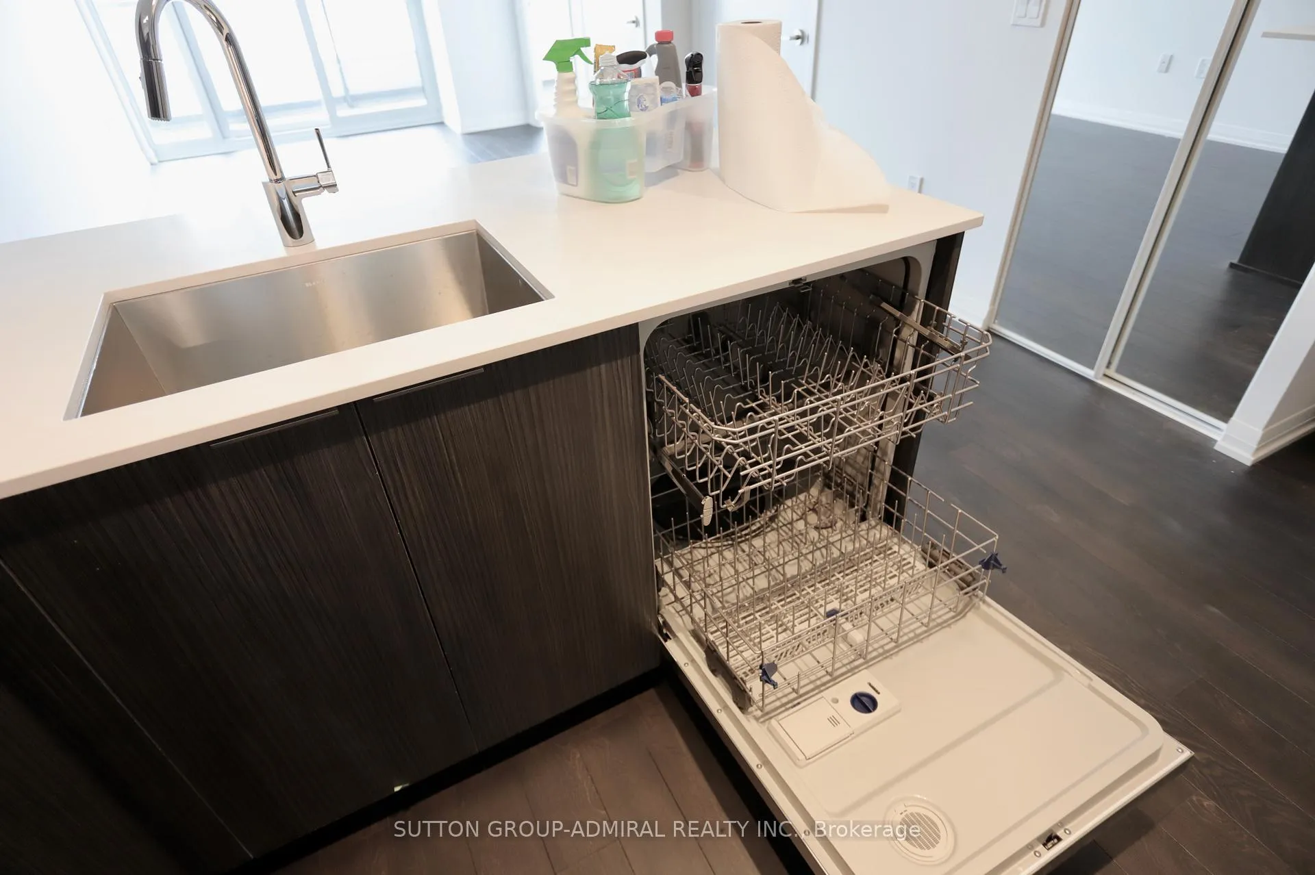 Photo 7 of Unit 203, 99 Eagle Rock Way, Vaughan, Maple — HOMEH