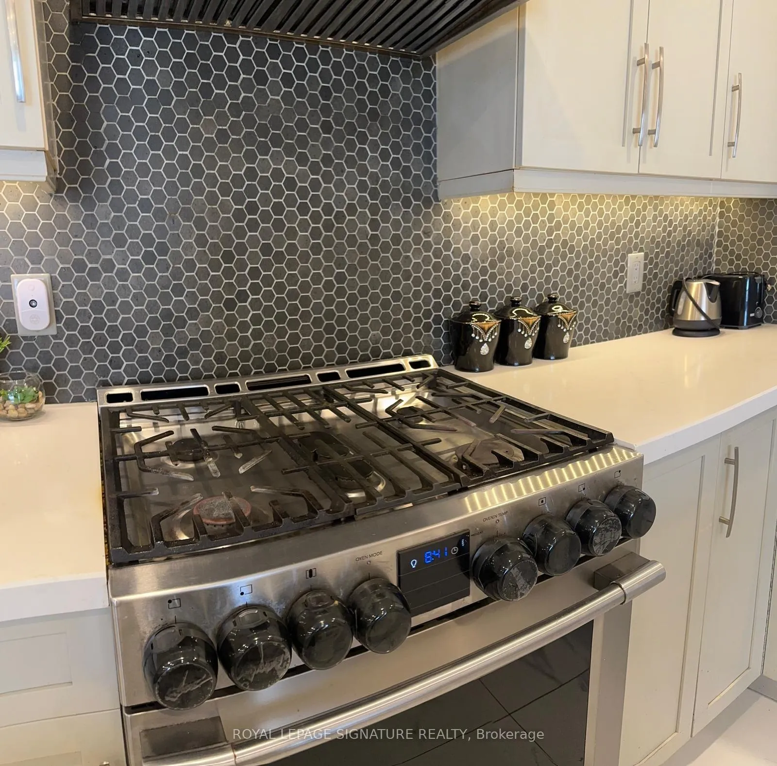 Photo 11 of 890 Maple Avenue, Milton, Dorset Park — HOMEH