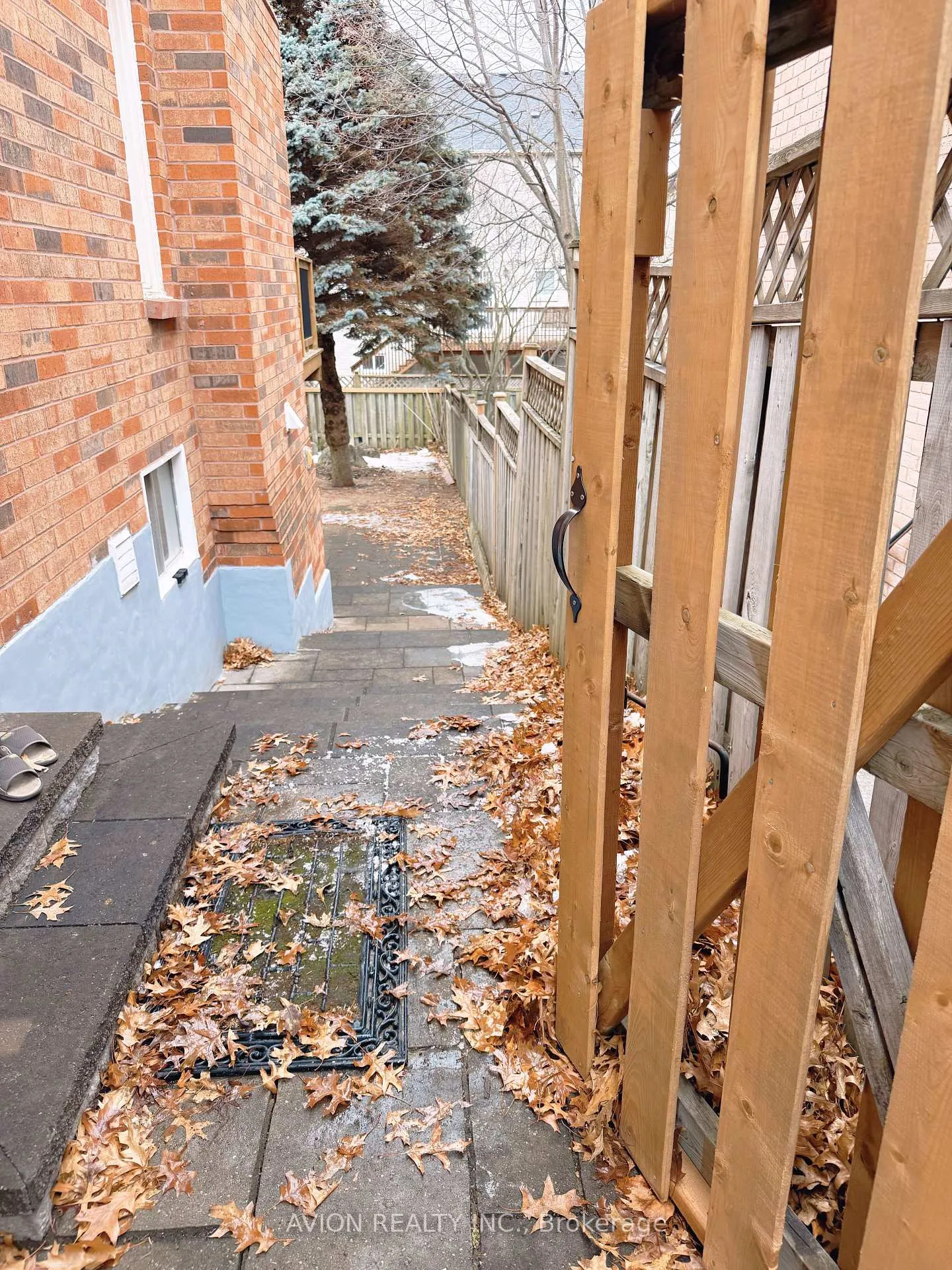 Photo 4 of Unit Basement, 40 Vasselle Crescent, Markham, Unionville — HOMEH