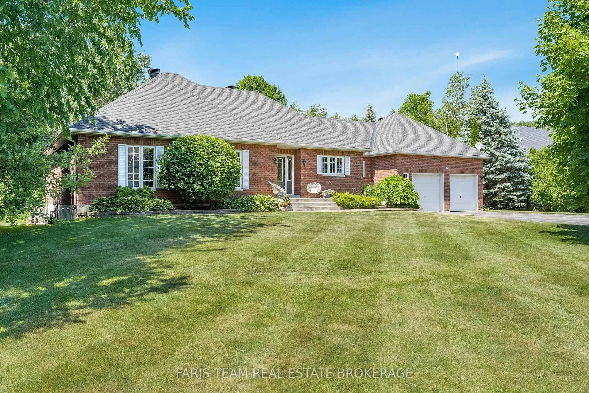 Photo 2 of 35 Parr Boulevard, Springwater, Rural Springwater — HOMEH
