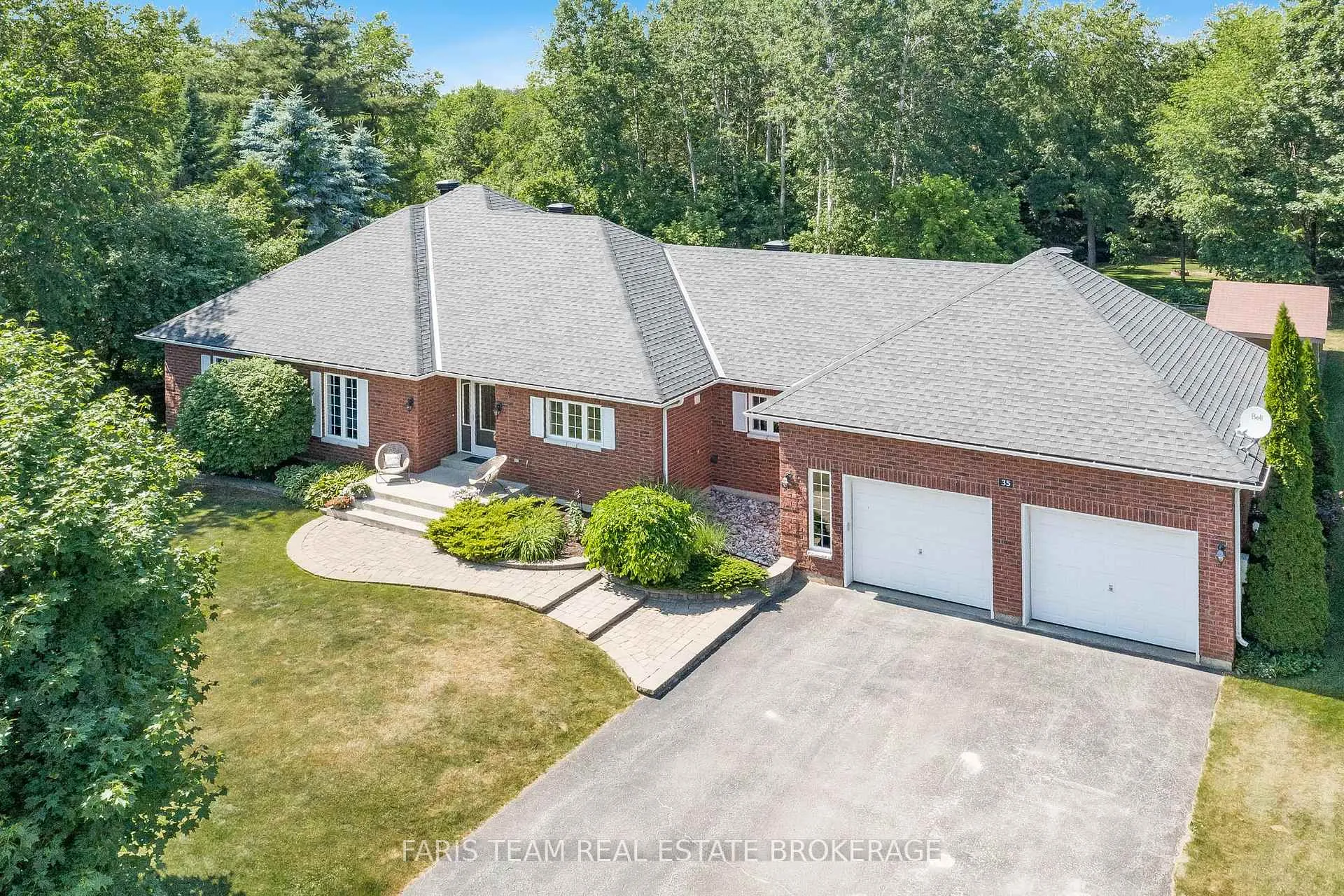 Photo 3 of 35 Parr Boulevard, Springwater, Rural Springwater — HOMEH