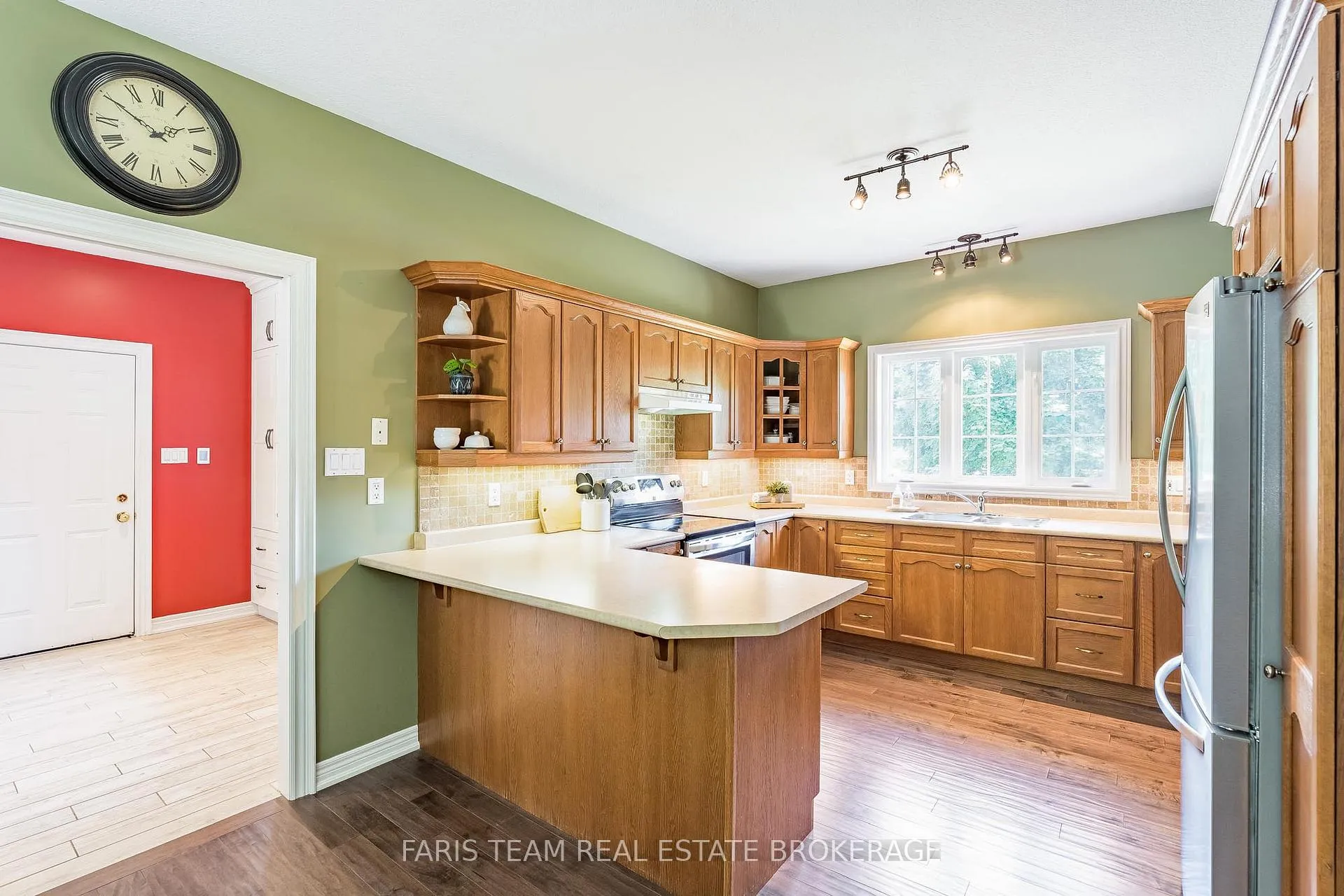 Photo 4 of 35 Parr Boulevard, Springwater, Rural Springwater — HOMEH