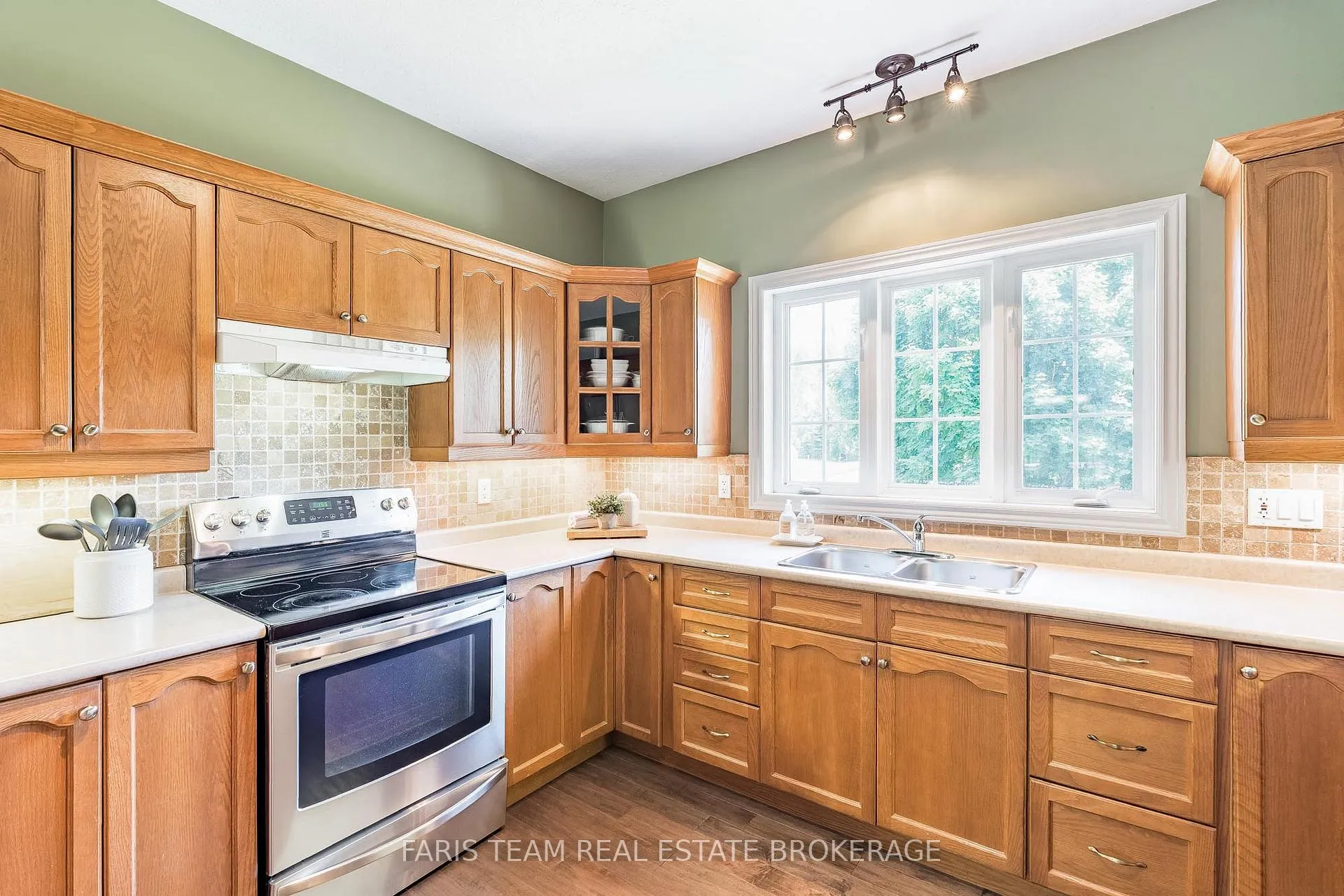 Photo 5 of 35 Parr Boulevard, Springwater, Rural Springwater — HOMEH