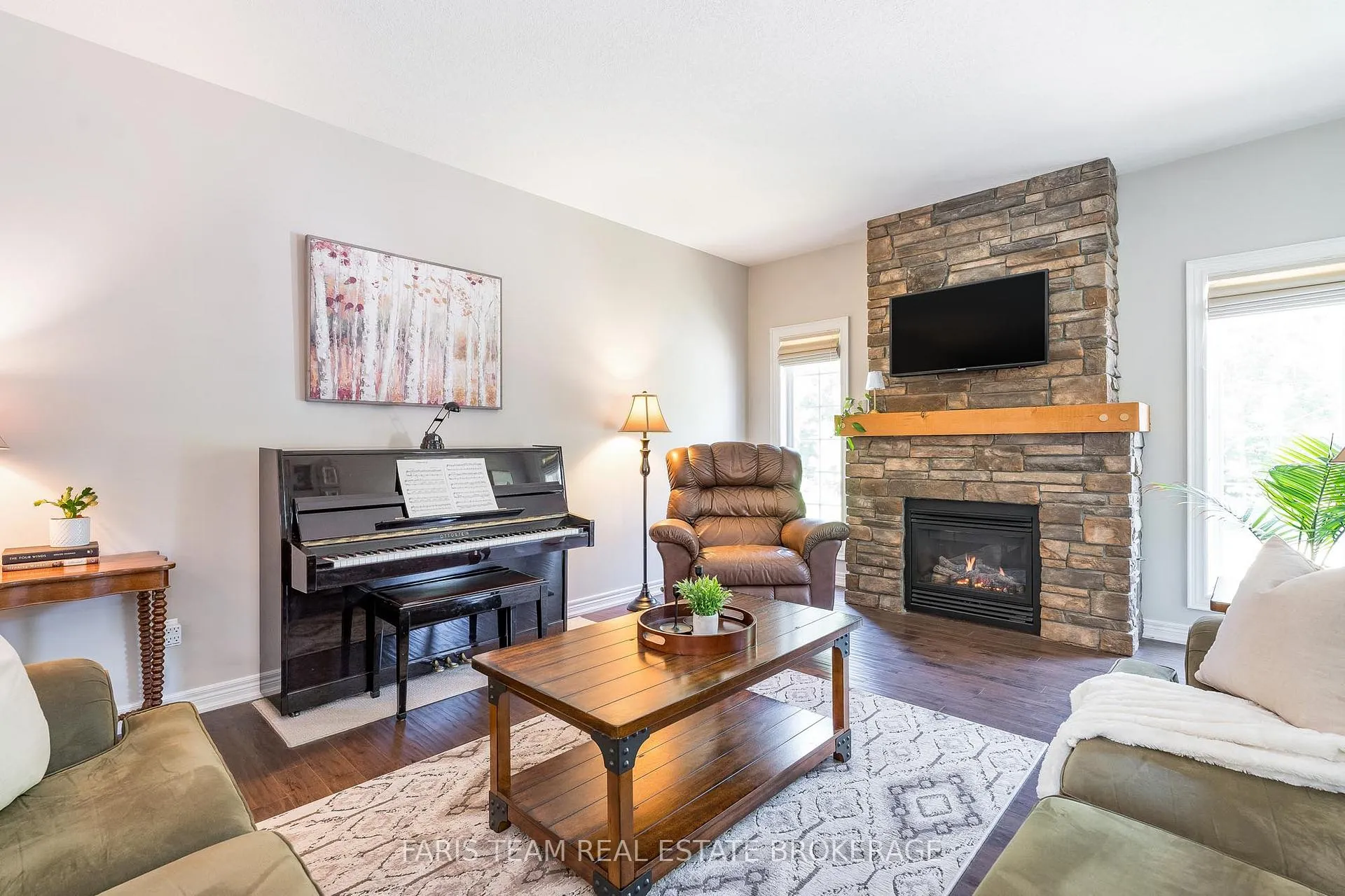 Photo 10 of 35 Parr Boulevard, Springwater, Rural Springwater — HOMEH
