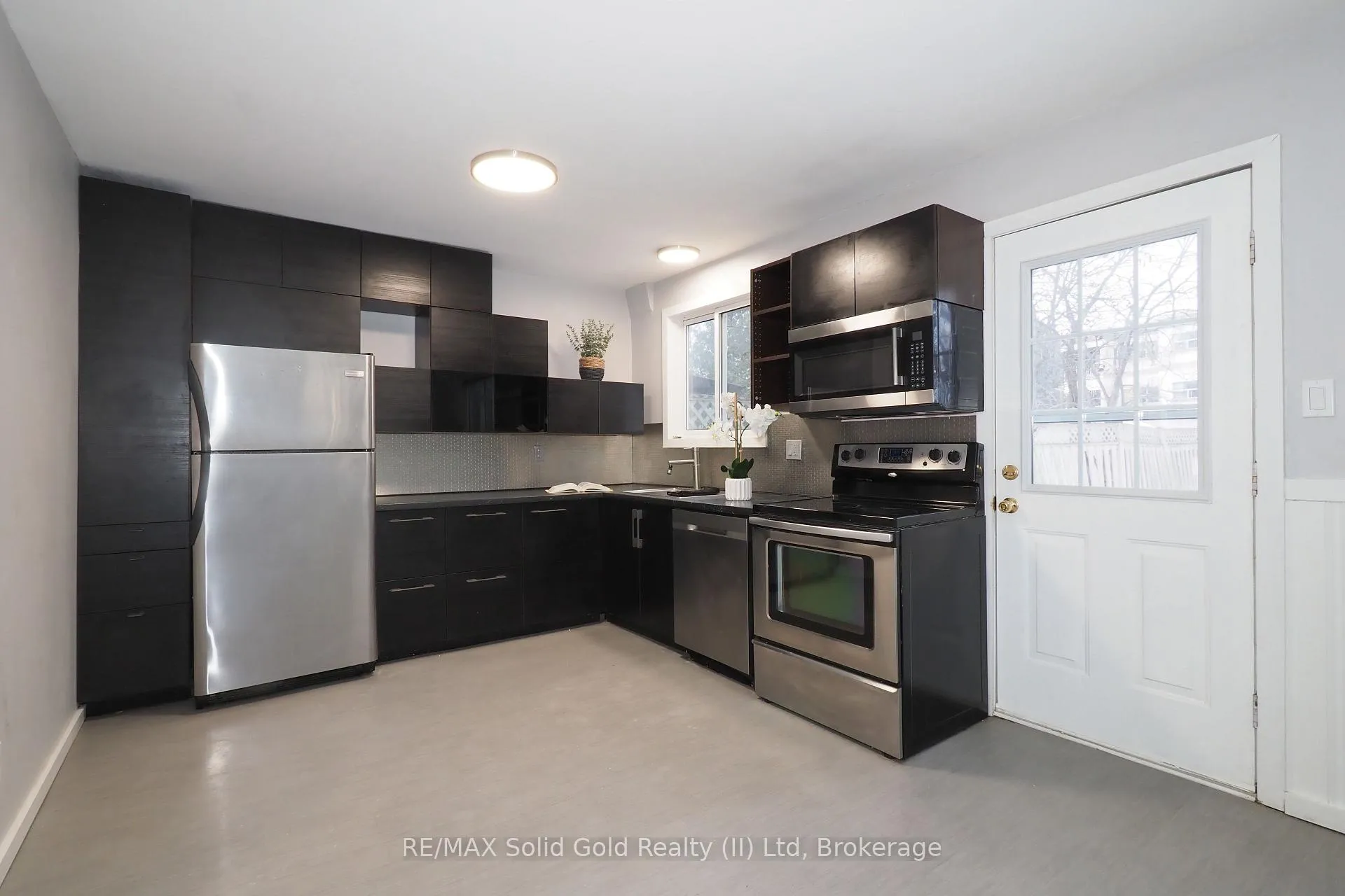 Photo 5 of 112 Green Valley Drive, Kitchener — HOMEH