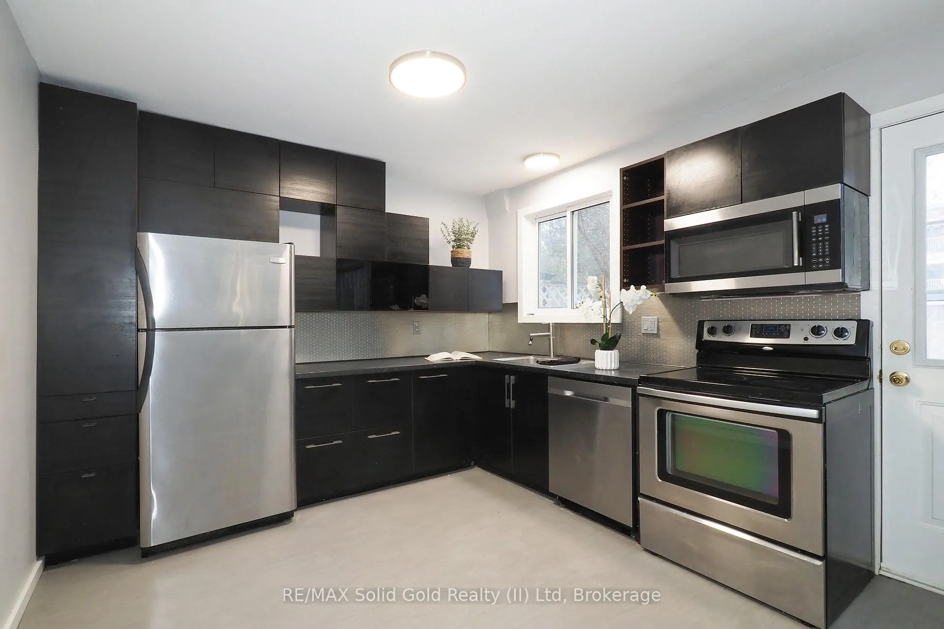Photo 6 of 112 Green Valley Drive, Kitchener — HOMEH