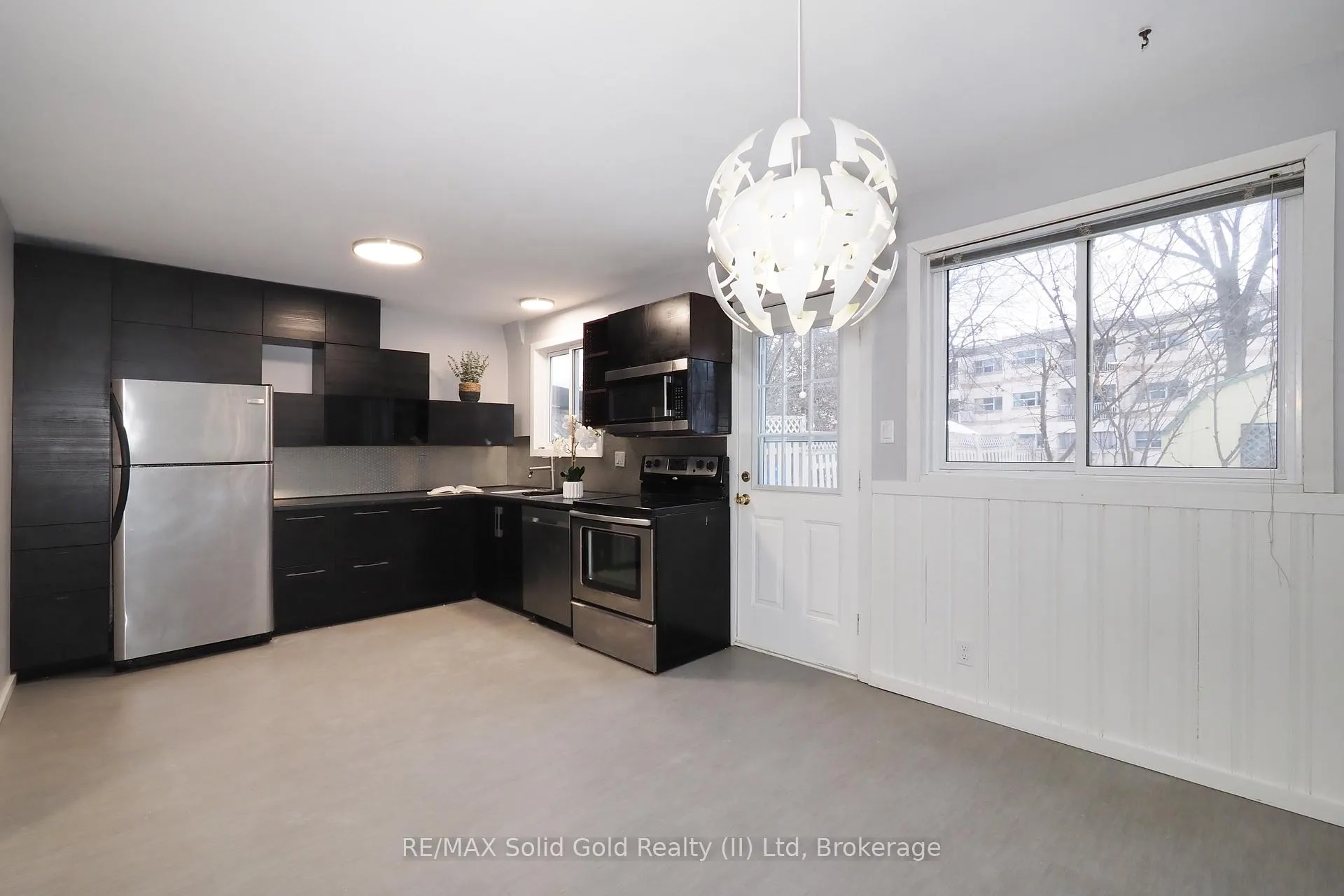 Photo 9 of 112 Green Valley Drive, Kitchener — HOMEH