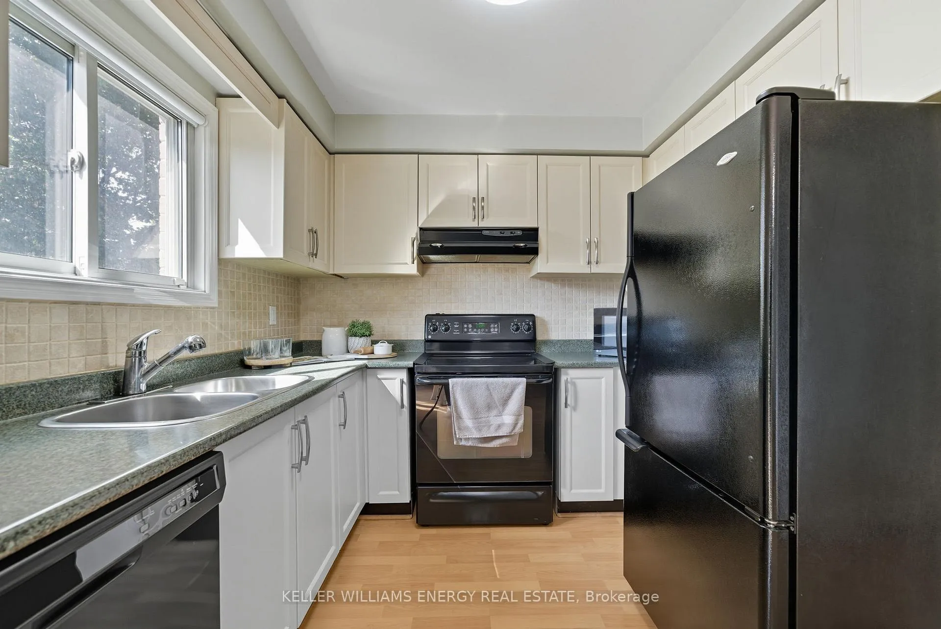 Photo 5 of 8 Inglis Avenue, Clarington, Courtice — HOMEH