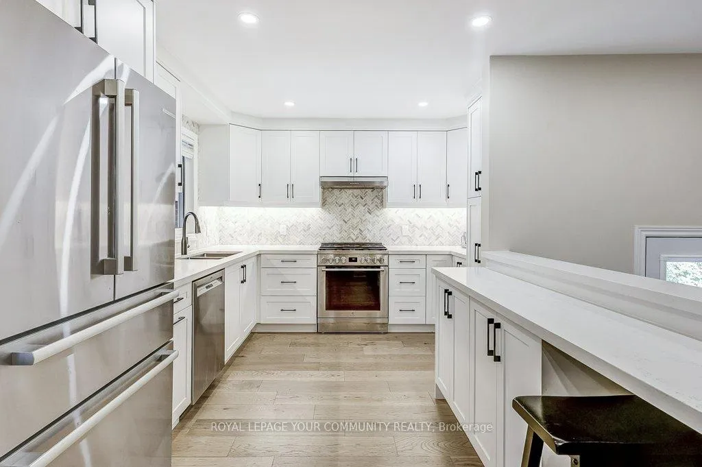 Photo 7 of 41 Brightbay Crescent, Markham, Grandview — HOMEH