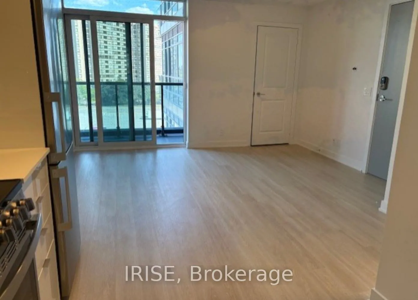 Photo 4 of Unit 401, 30 Upper Mall Way, Vaughan, Brownridge — HOMEH