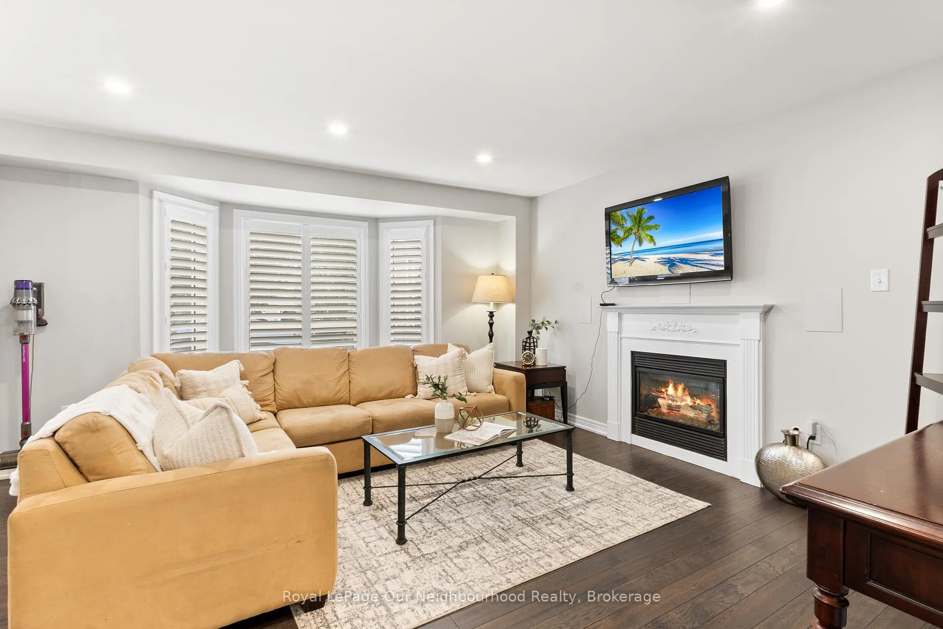 Photo 3 of 862 Audley Road S, Ajax, South East — HOMEH