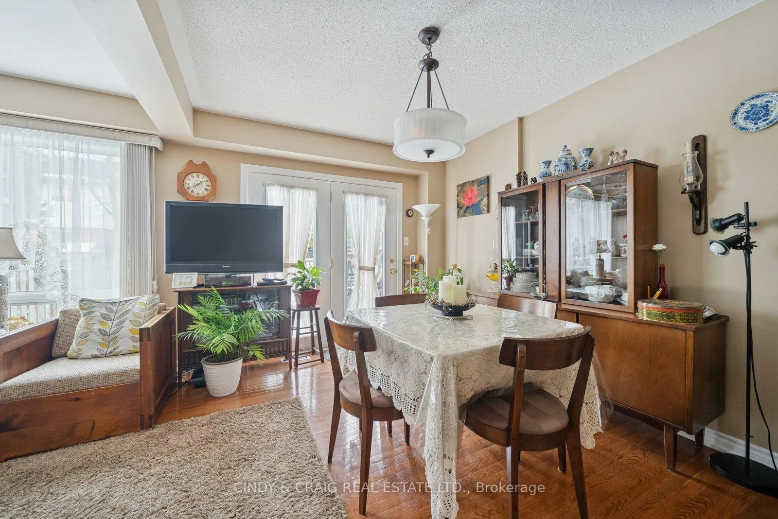 Photo 5 of 134 Richfield Square, Clarington, Courtice — HOMEH