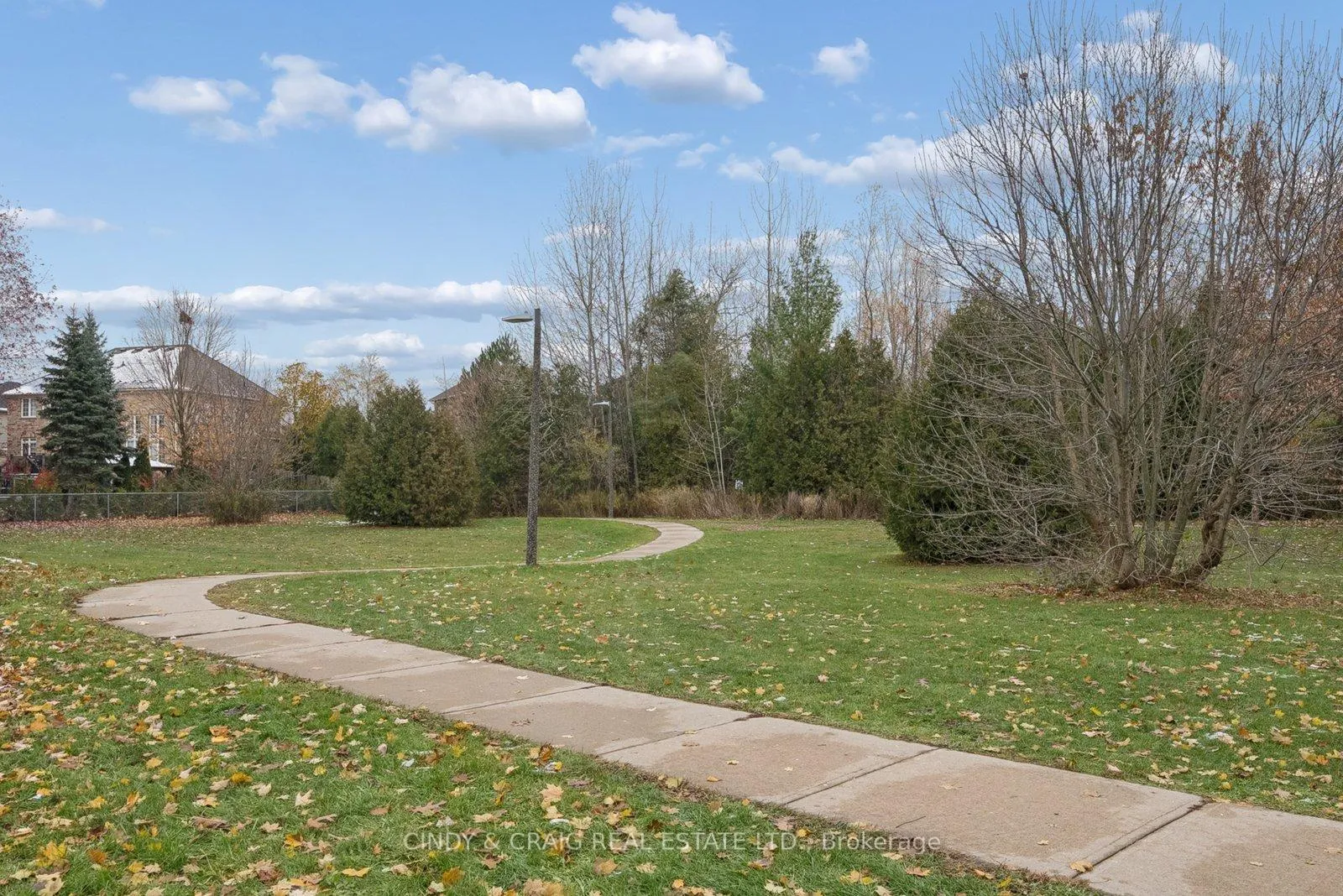 Photo 12 of 134 Richfield Square, Clarington, Courtice — HOMEH