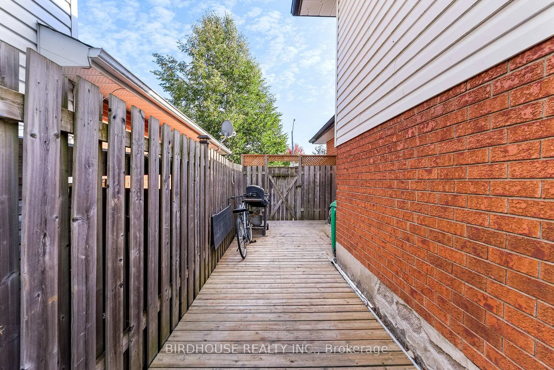 Photo 5 of 441 Crystal Drive, Peterborough, Ashburnham Ward 4 — HOMEH