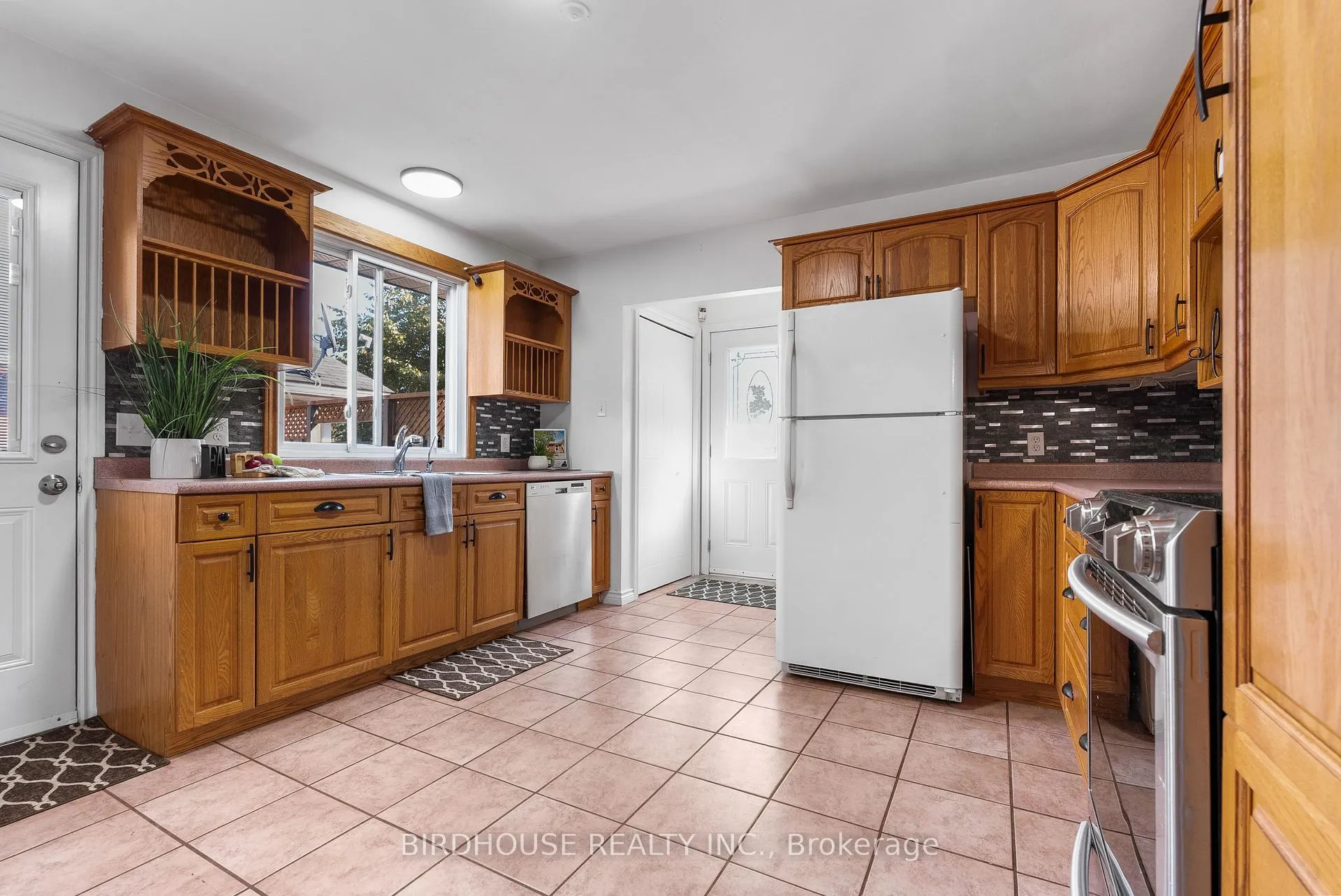 Photo 10 of 441 Crystal Drive, Peterborough, Ashburnham Ward 4 — HOMEH
