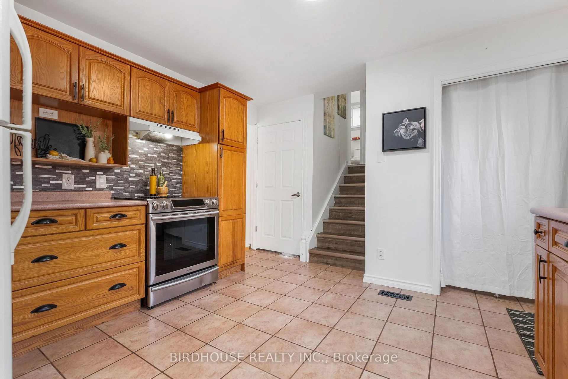 Photo 11 of 441 Crystal Drive, Peterborough, Ashburnham Ward 4 — HOMEH