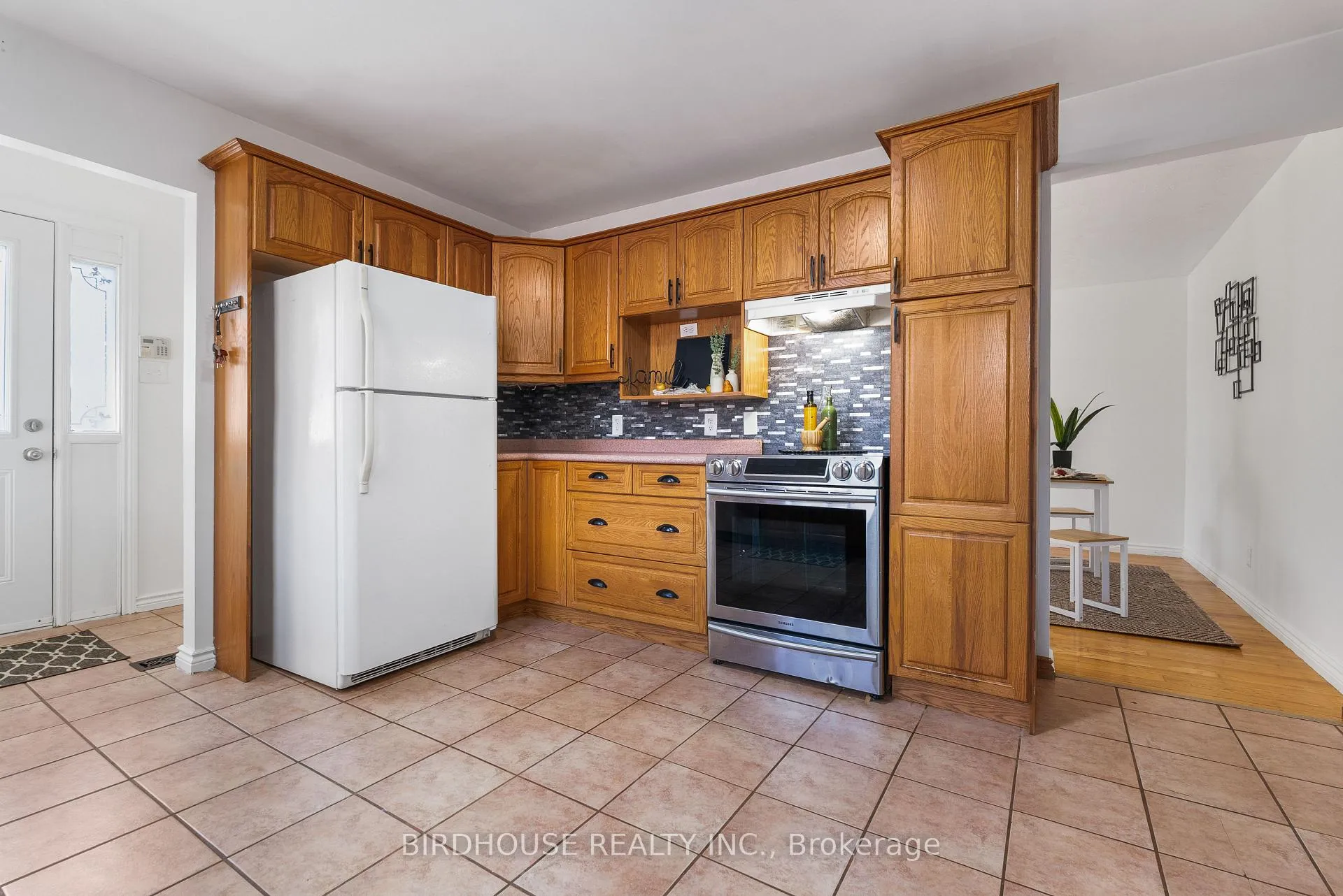 Photo 12 of 441 Crystal Drive, Peterborough, Ashburnham Ward 4 — HOMEH