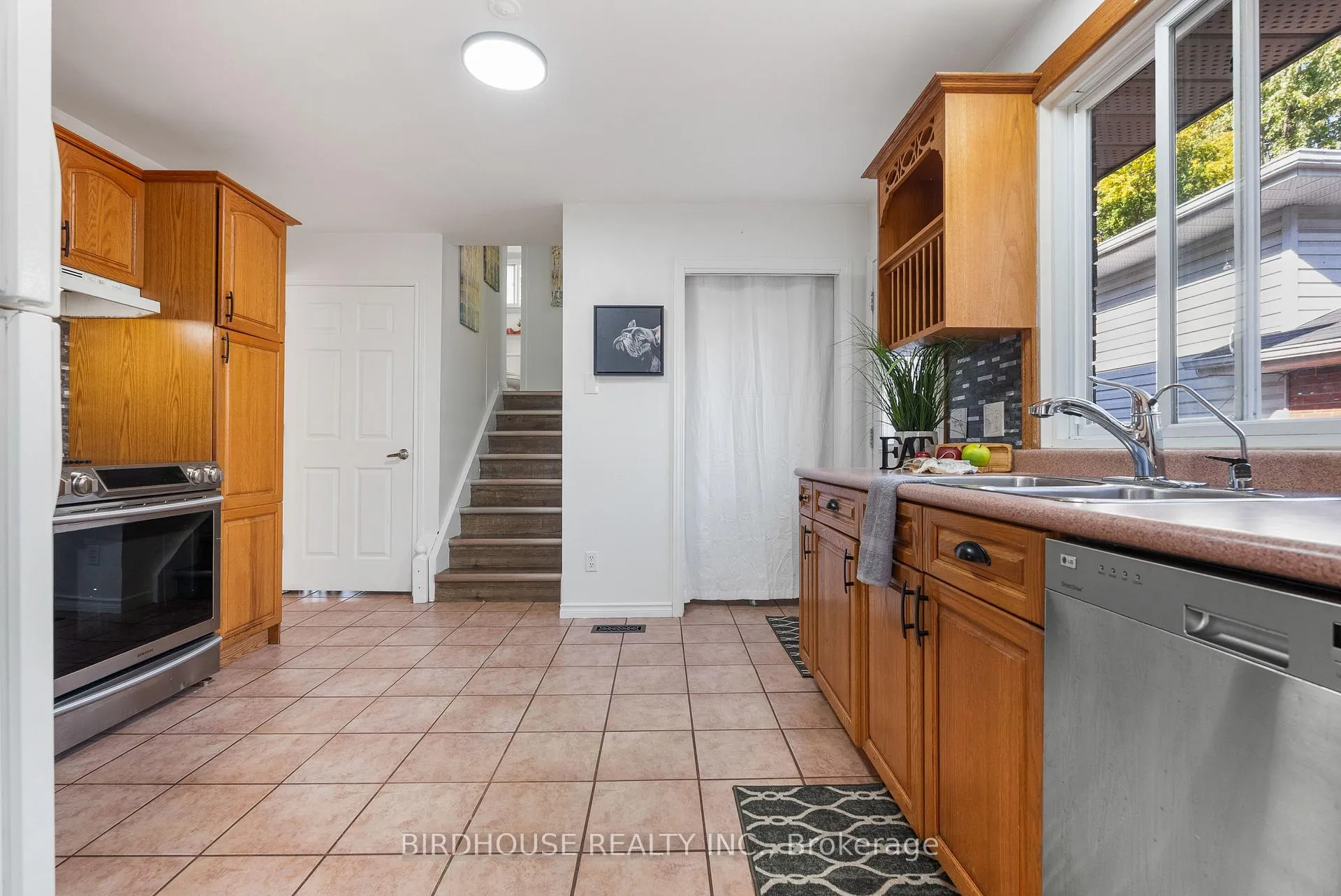 Photo 13 of 441 Crystal Drive, Peterborough, Ashburnham Ward 4 — HOMEH
