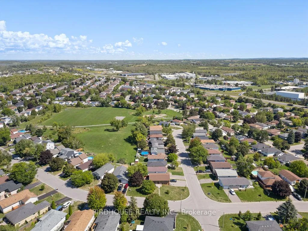 Photo 40 of 441 Crystal Drive, Peterborough, Ashburnham Ward 4 — HOMEH