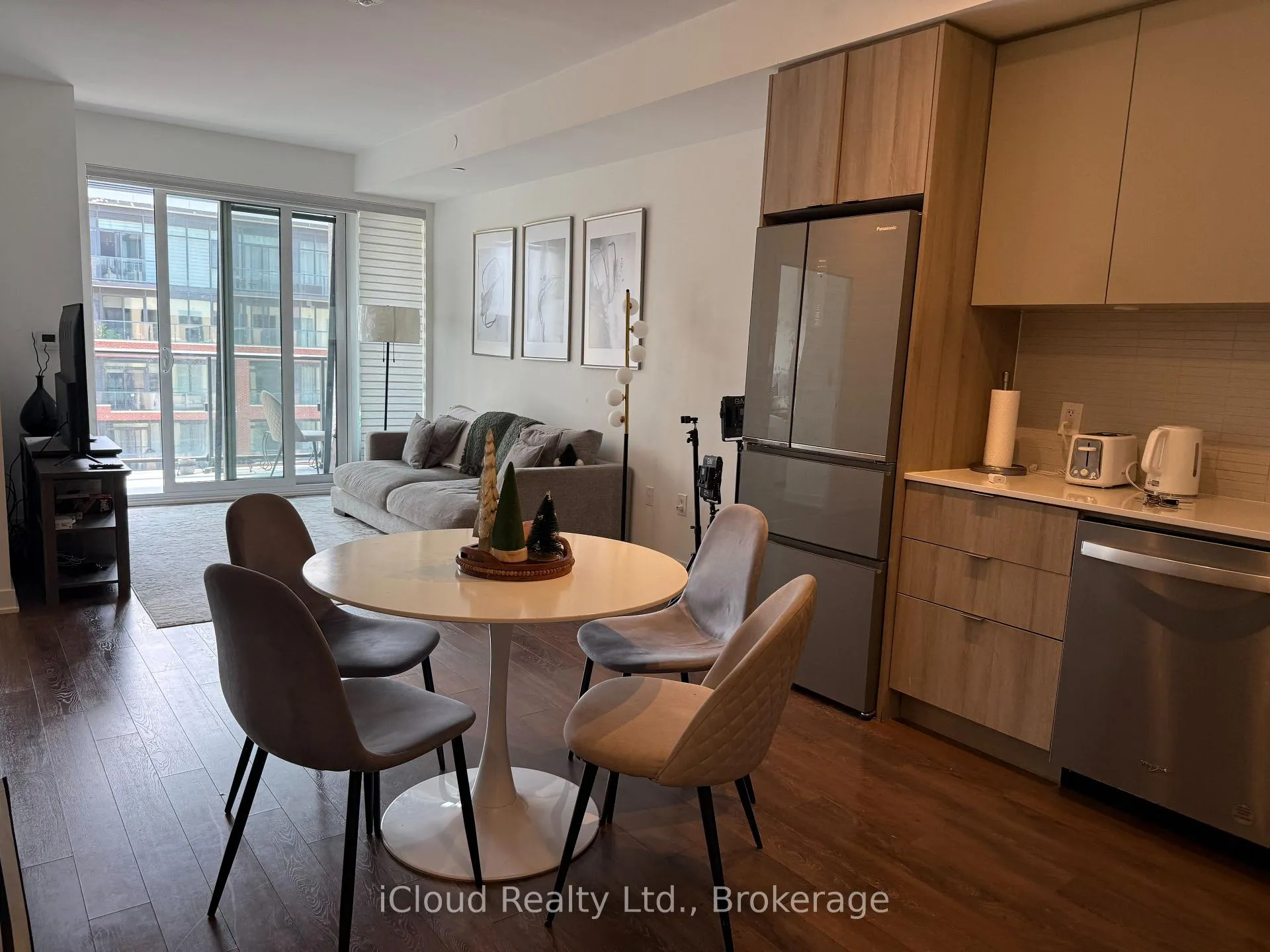 Photo 13 of Unit 906, 100 Eagle Rock Way, Vaughan, Rural Vaughan — HOMEH