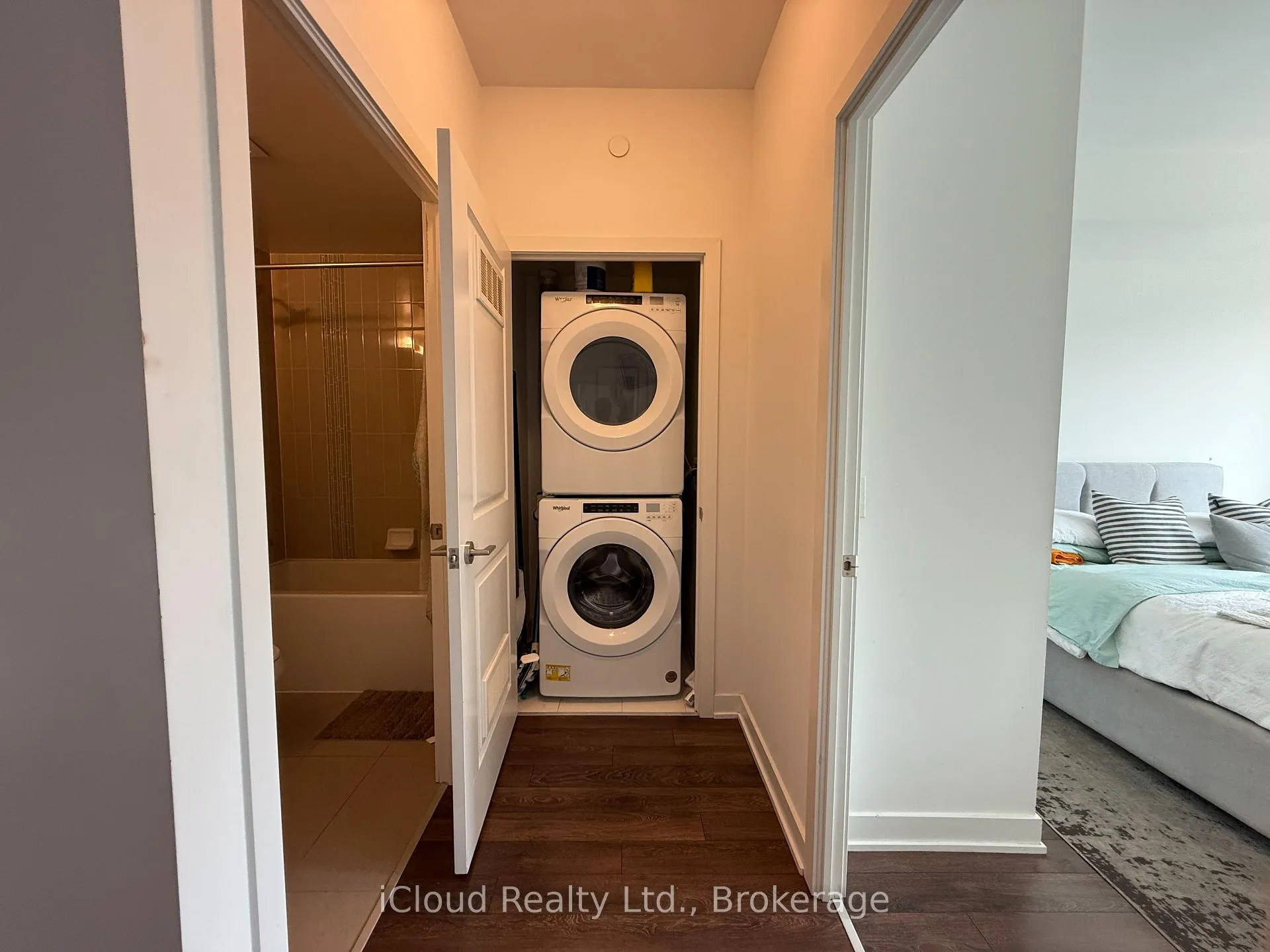 Photo 16 of Unit 906, 100 Eagle Rock Way, Vaughan, Rural Vaughan — HOMEH