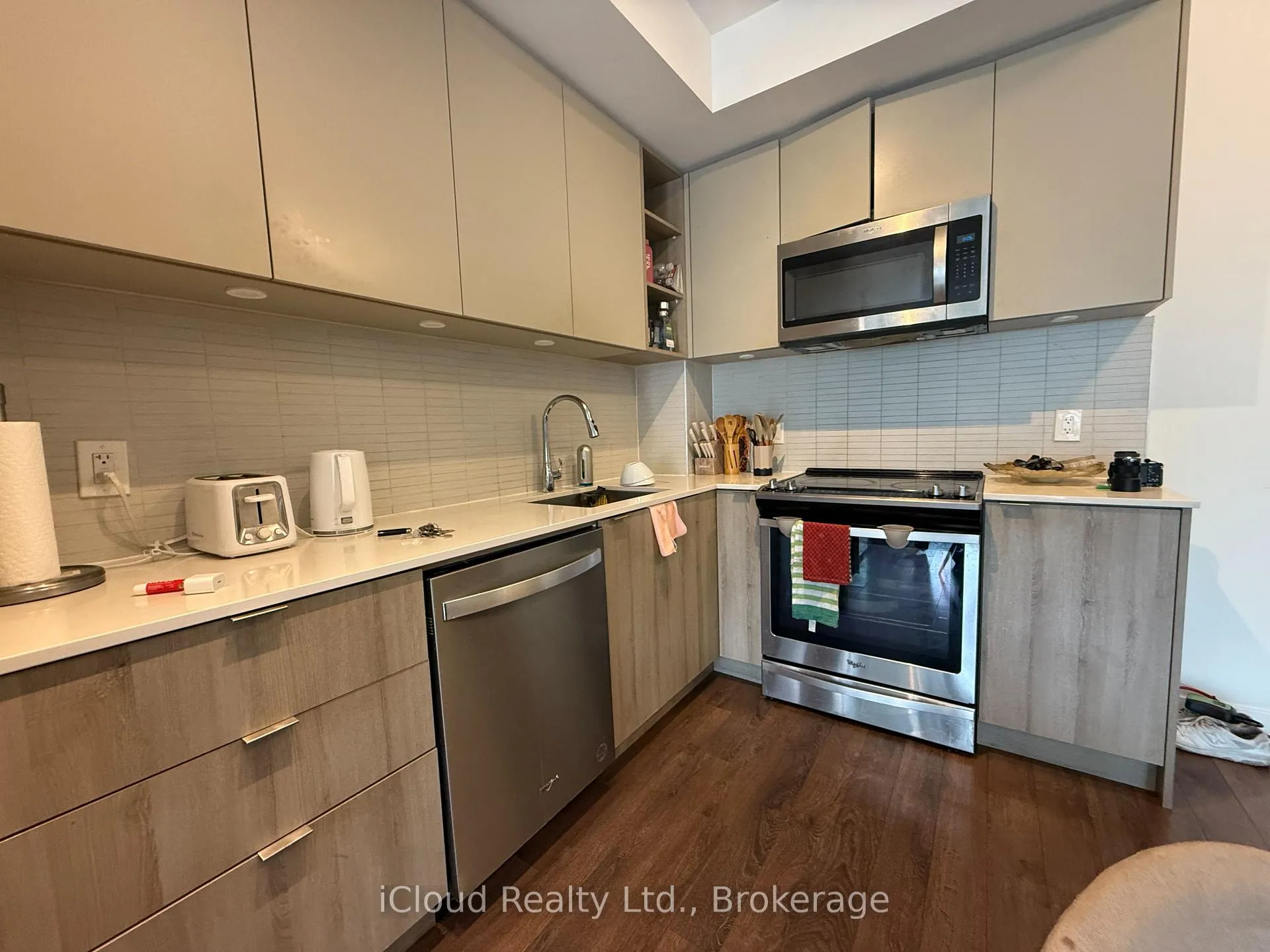 Photo 17 of Unit 906, 100 Eagle Rock Way, Vaughan, Rural Vaughan — HOMEH