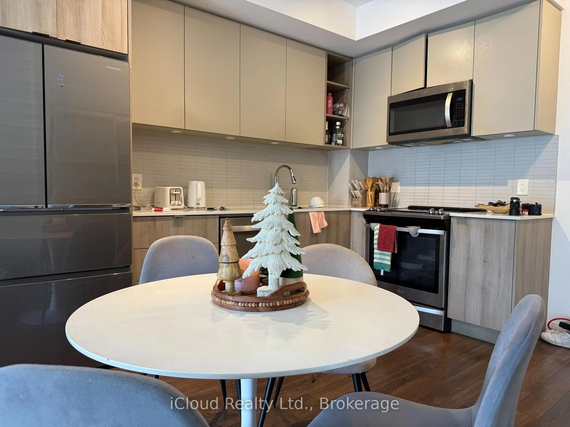 Photo 20 of Unit 906, 100 Eagle Rock Way, Vaughan, Rural Vaughan — HOMEH