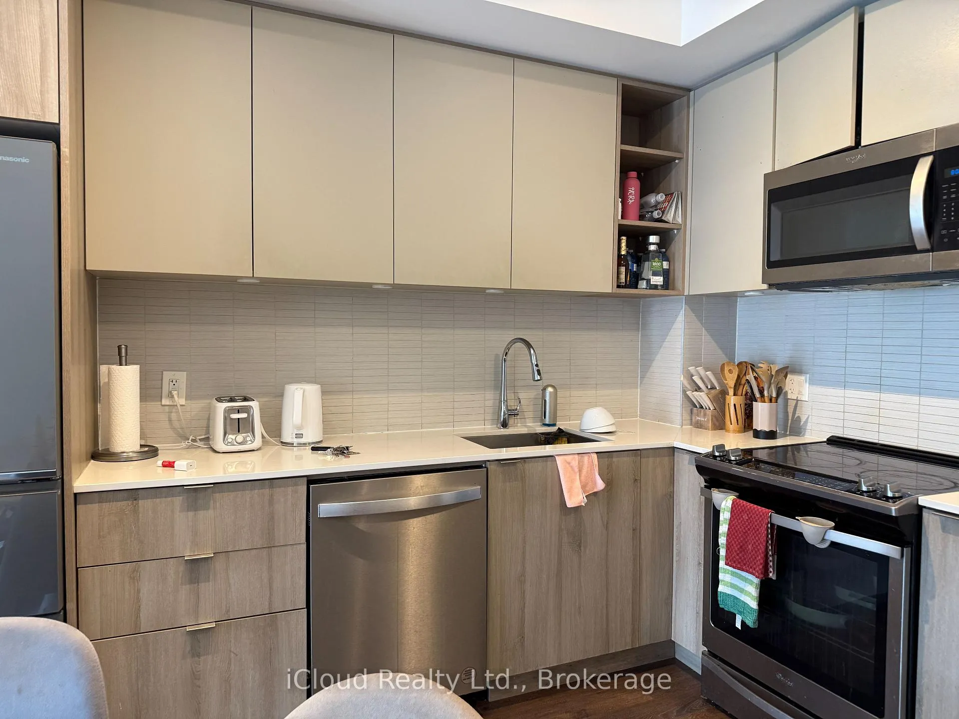 Photo 22 of Unit 906, 100 Eagle Rock Way, Vaughan, Rural Vaughan — HOMEH