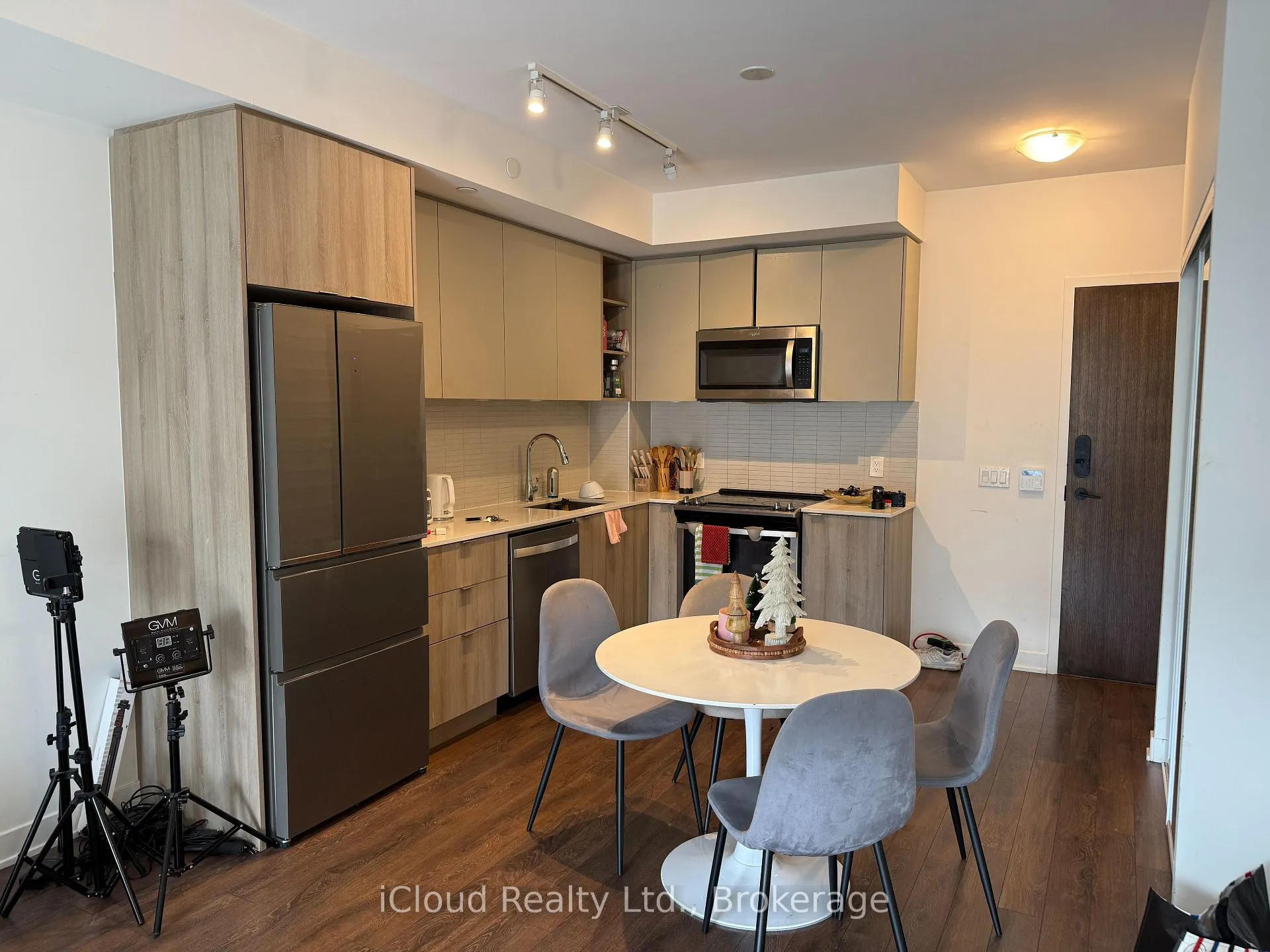 Photo 37 of Unit 906, 100 Eagle Rock Way, Vaughan, Rural Vaughan — HOMEH