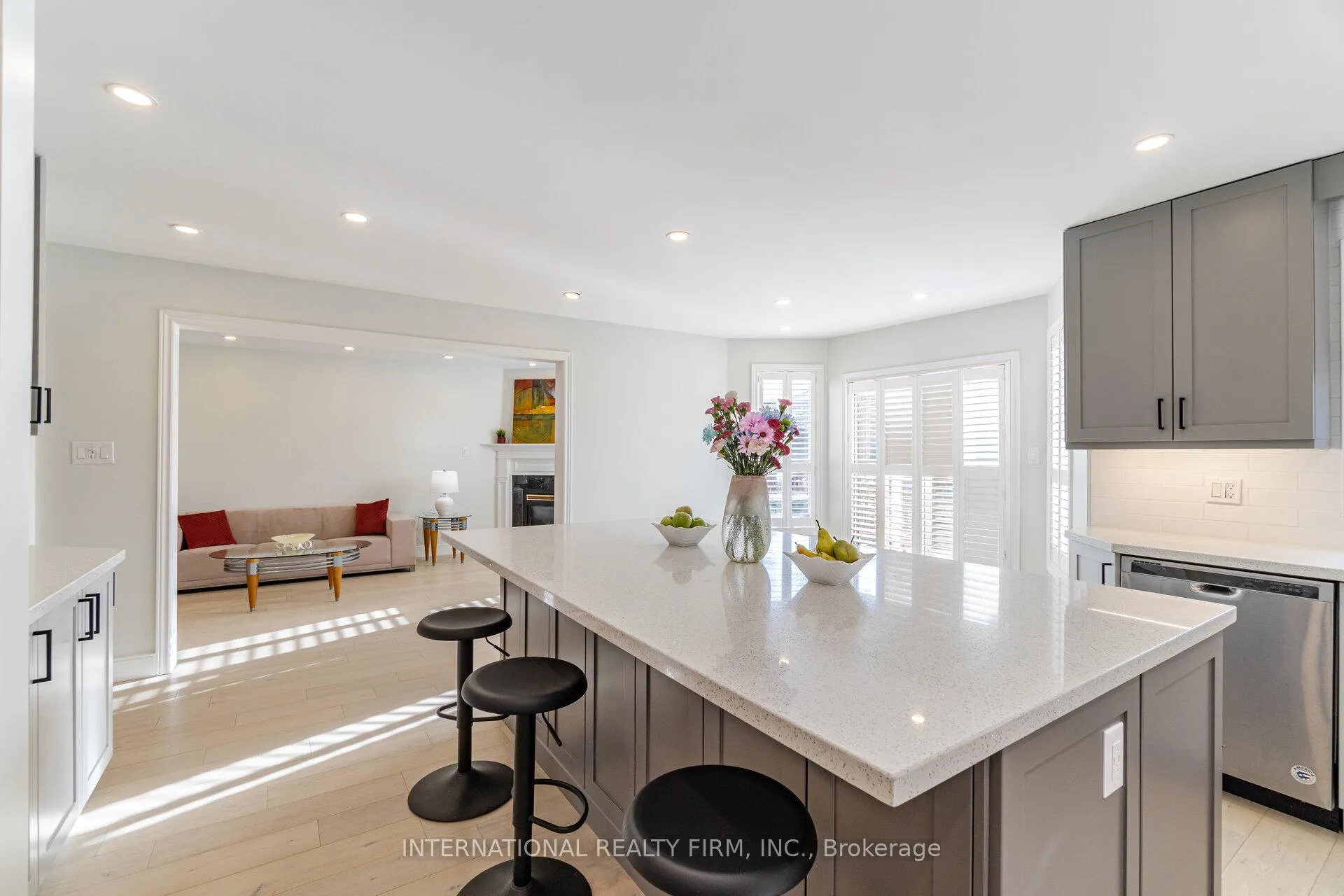 Photo 10 of 67 Rosanna Crescent, Vaughan, Maple — HOMEH