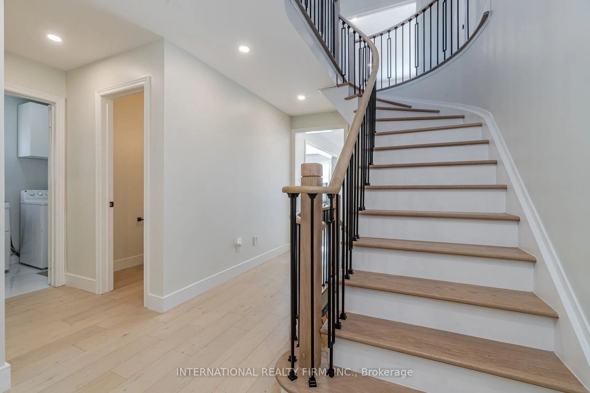 Photo 17 of 67 Rosanna Crescent, Vaughan, Maple — HOMEH