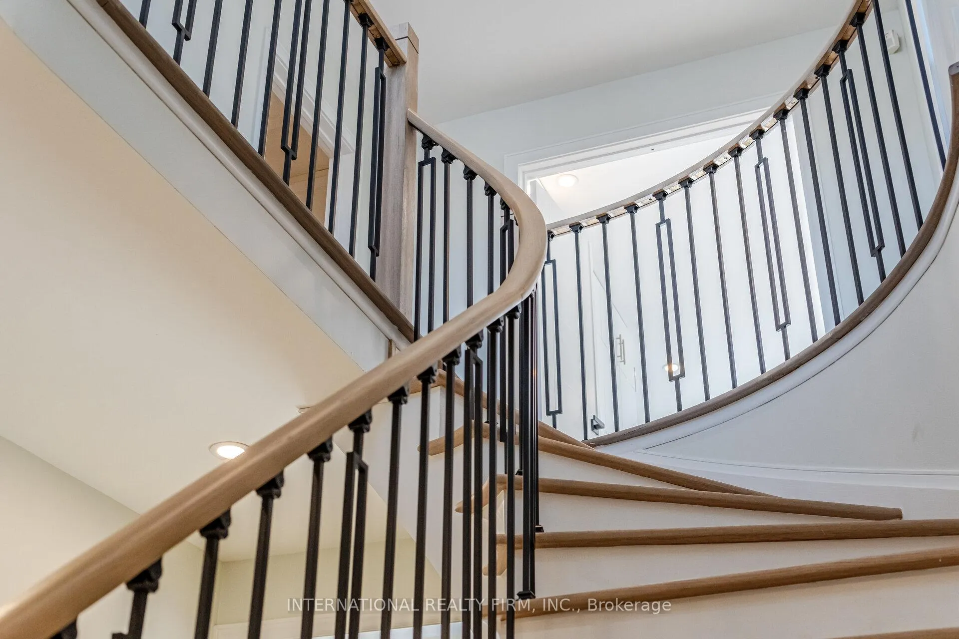 Photo 18 of 67 Rosanna Crescent, Vaughan, Maple — HOMEH