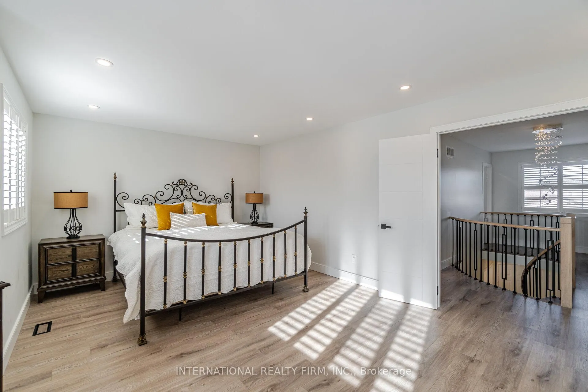 Photo 22 of 67 Rosanna Crescent, Vaughan, Maple — HOMEH