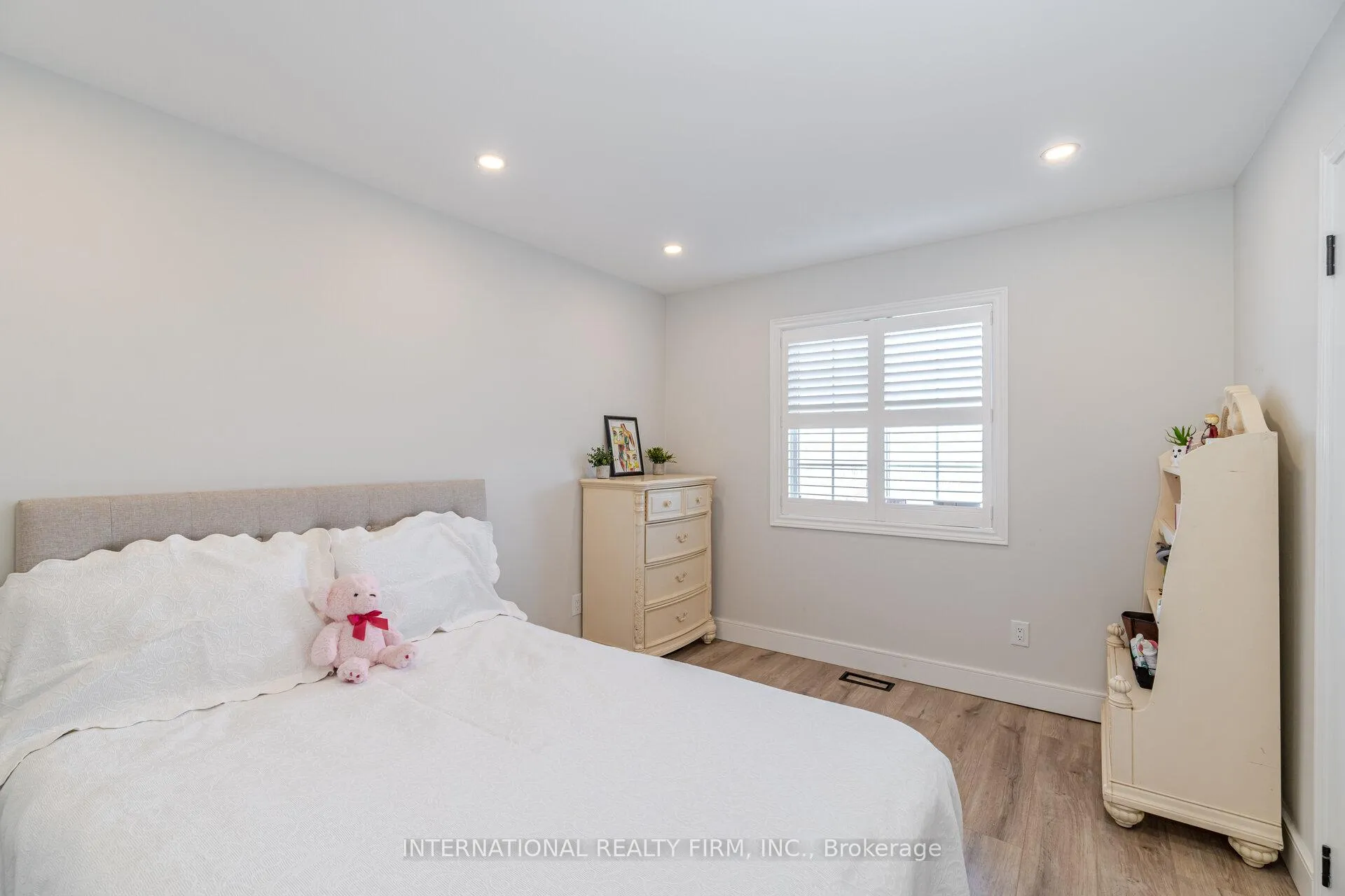 Photo 32 of 67 Rosanna Crescent, Vaughan, Maple — HOMEH