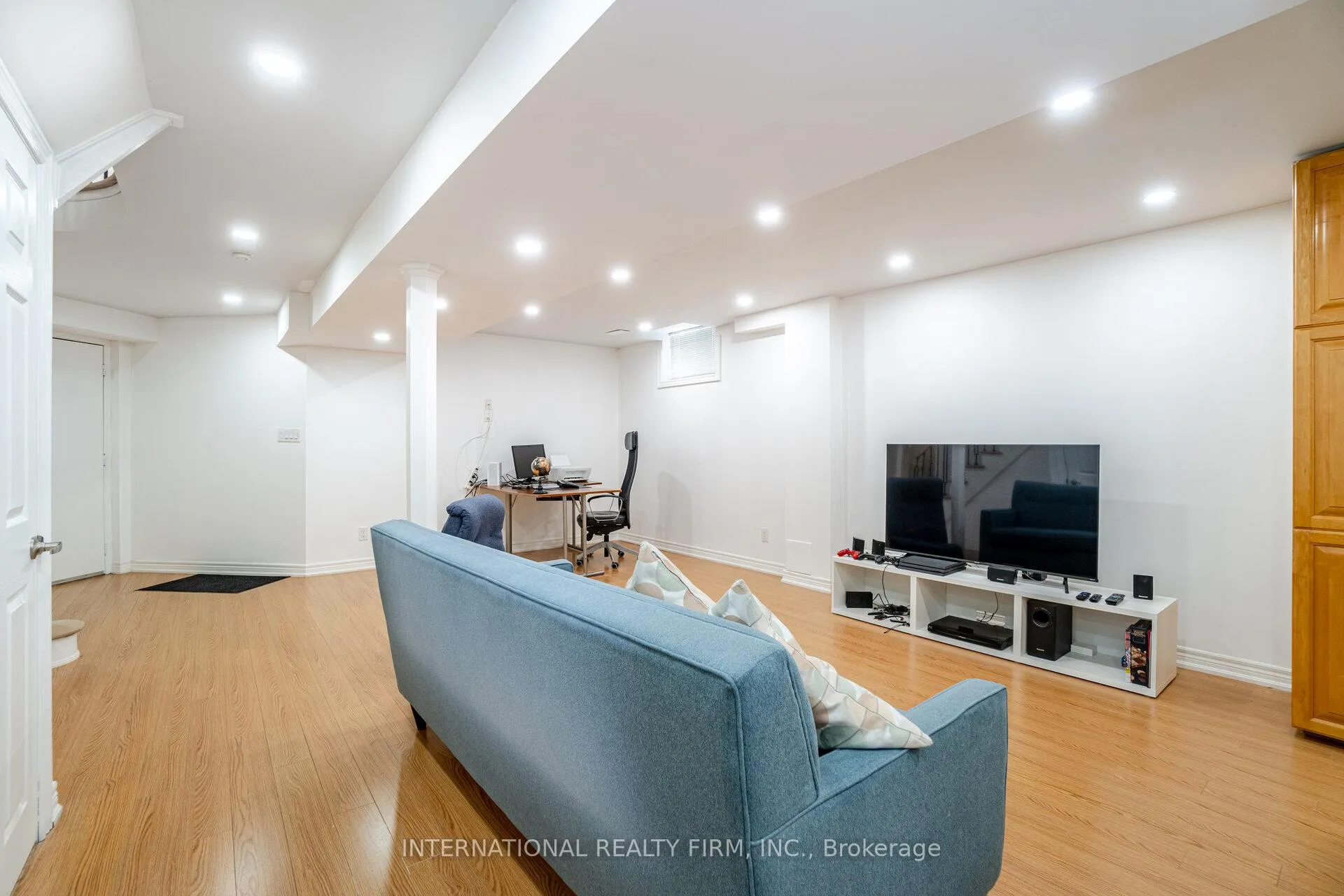 Photo 37 of 67 Rosanna Crescent, Vaughan, Maple — HOMEH