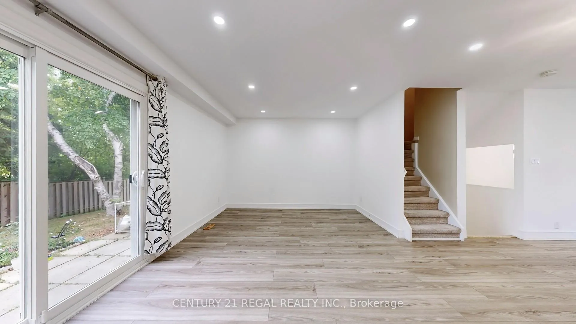Photo 6 of 1664 John Street, Markham, Bayview Fairway-Bayview Country Club Estates — HOMEH