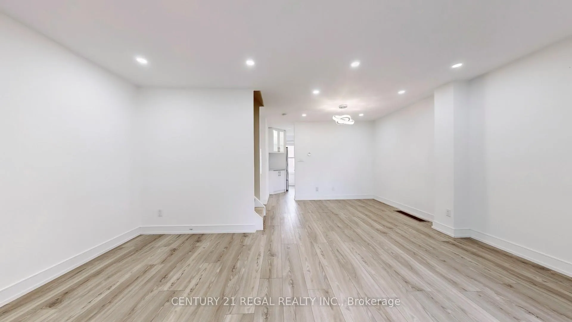 Photo 7 of 1664 John Street, Markham, Bayview Fairway-Bayview Country Club Estates — HOMEH