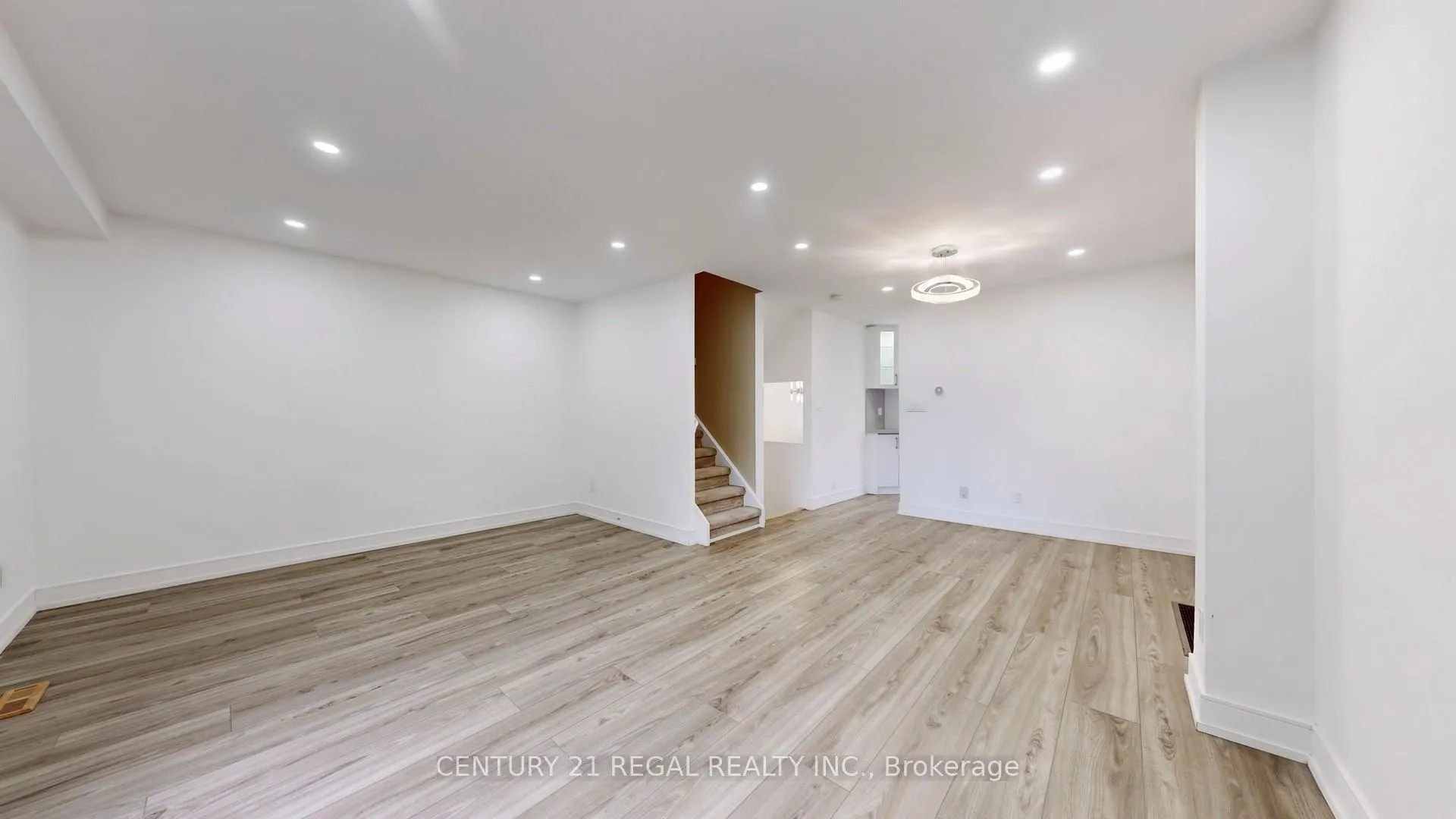Photo 8 of 1664 John Street, Markham, Bayview Fairway-Bayview Country Club Estates — HOMEH