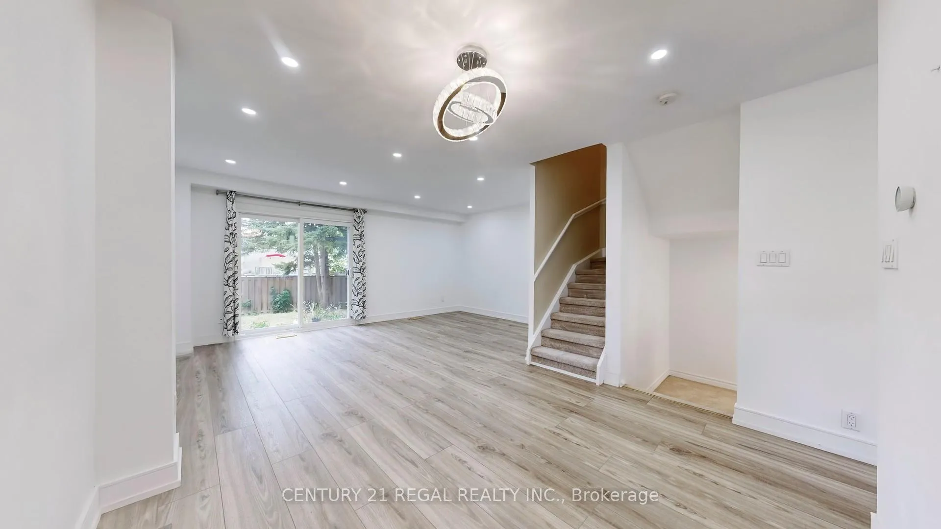 Photo 10 of 1664 John Street, Markham, Bayview Fairway-Bayview Country Club Estates — HOMEH