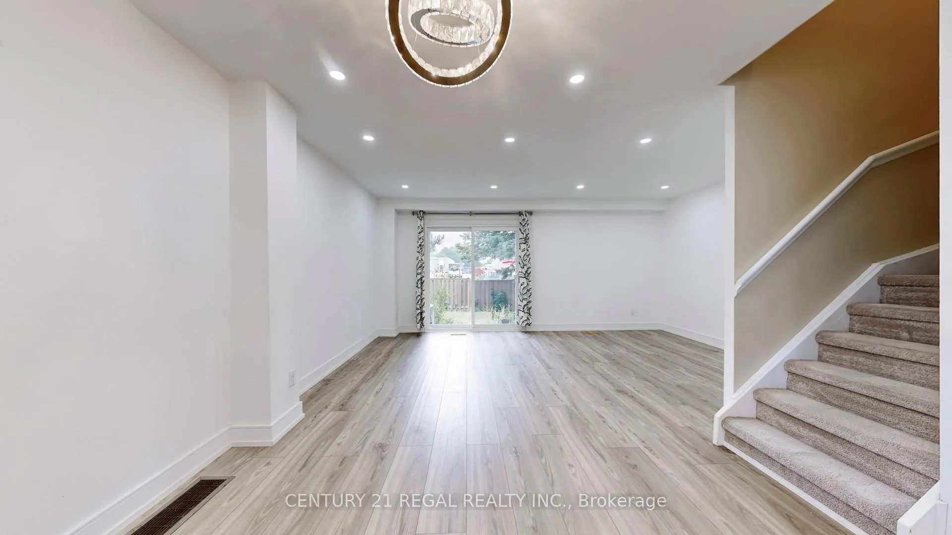 Photo 11 of 1664 John Street, Markham, Bayview Fairway-Bayview Country Club Estates — HOMEH