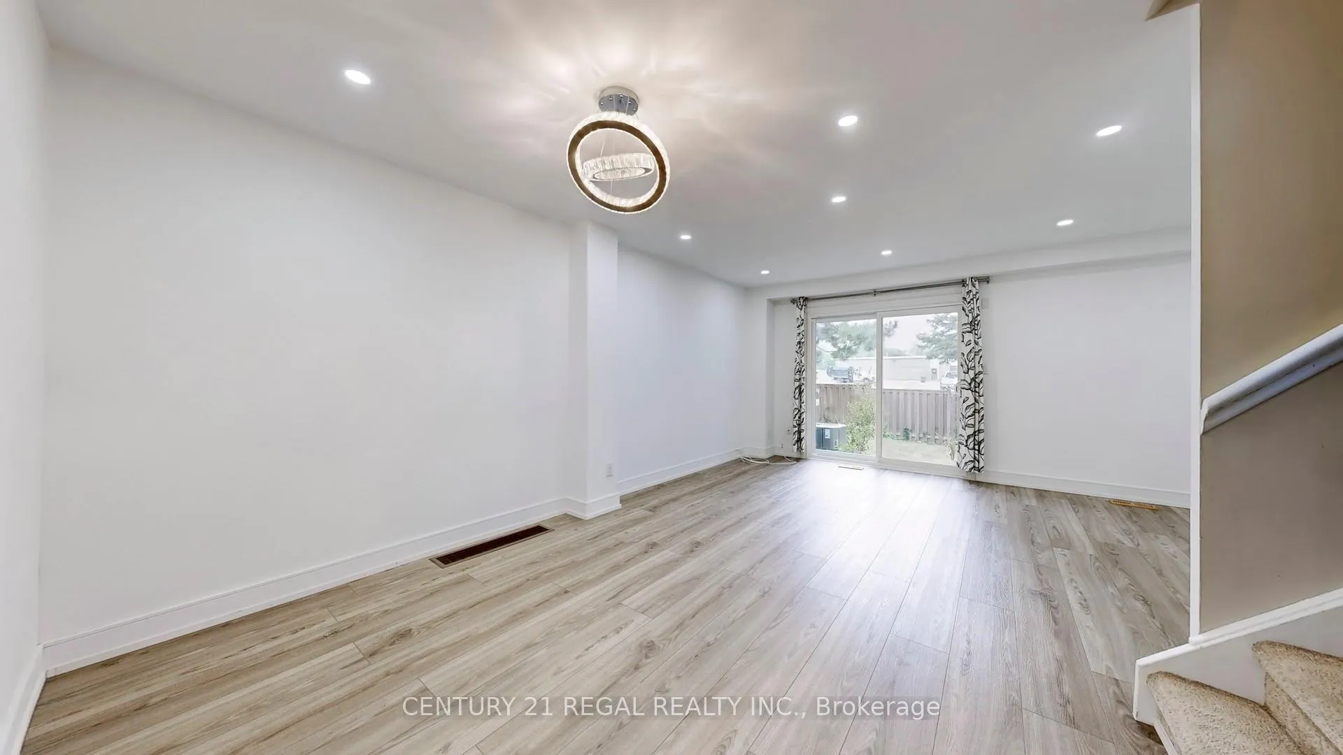 Photo 12 of 1664 John Street, Markham, Bayview Fairway-Bayview Country Club Estates — HOMEH