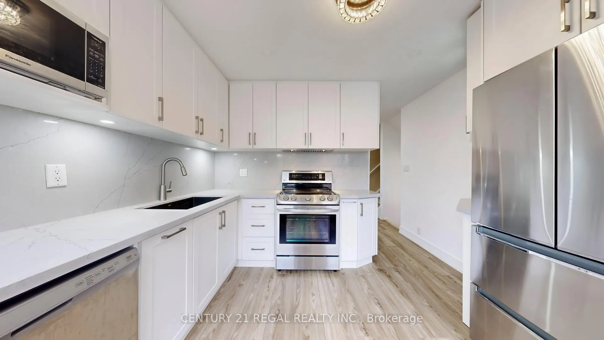 Photo 14 of 1664 John Street, Markham, Bayview Fairway-Bayview Country Club Estates — HOMEH