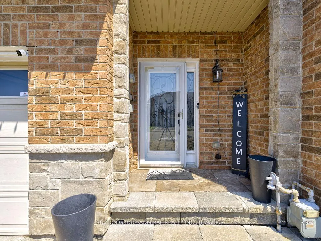 Photo 4 of 31 Palacebeach Trail, Hamilton, Stoney Creek — HOMEH