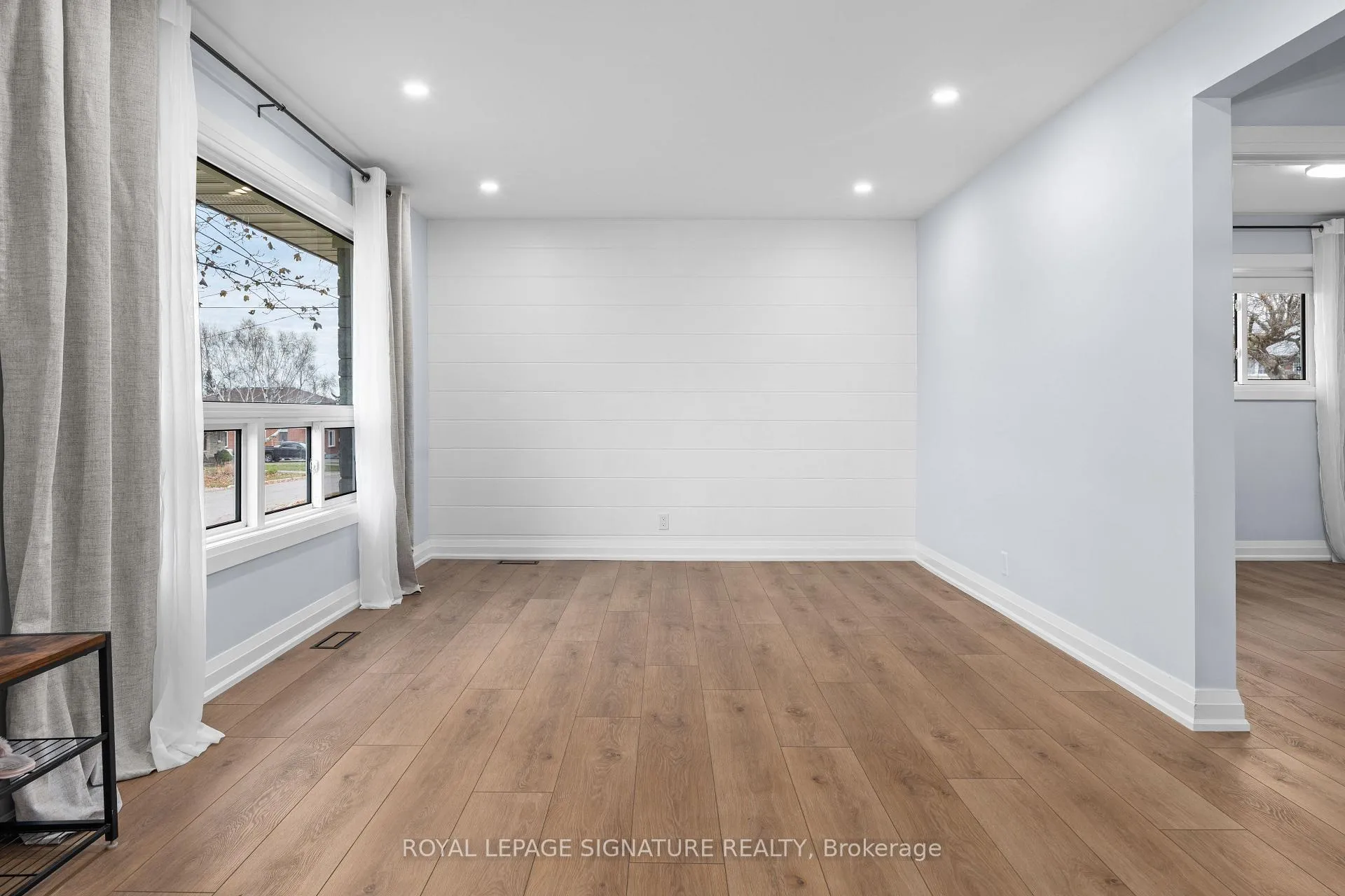 Photo 3 of 480 Browning Street, Oshawa, Donevan — HOMEH