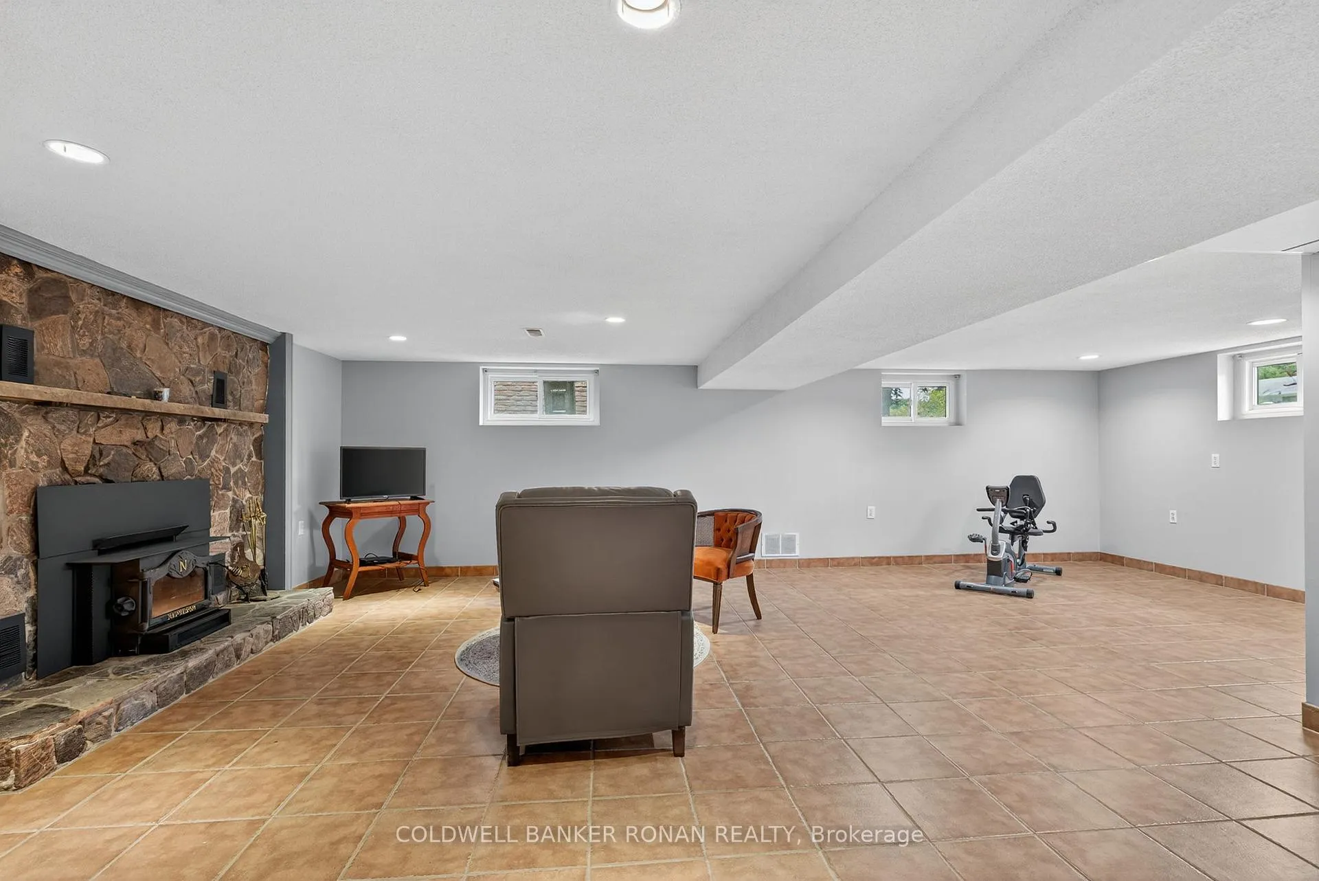 Photo 27 of 2 Lionel Stone Avenue E, New Tecumseth, Tottenham — HOMEH