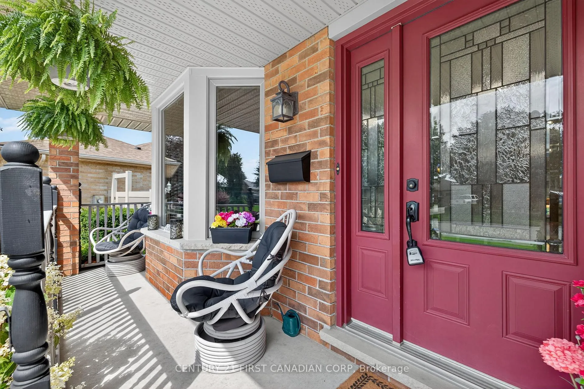 Photo 3 of 19 Hemlock Boulevard, Strathroy-Caradoc, SE — HOMEH