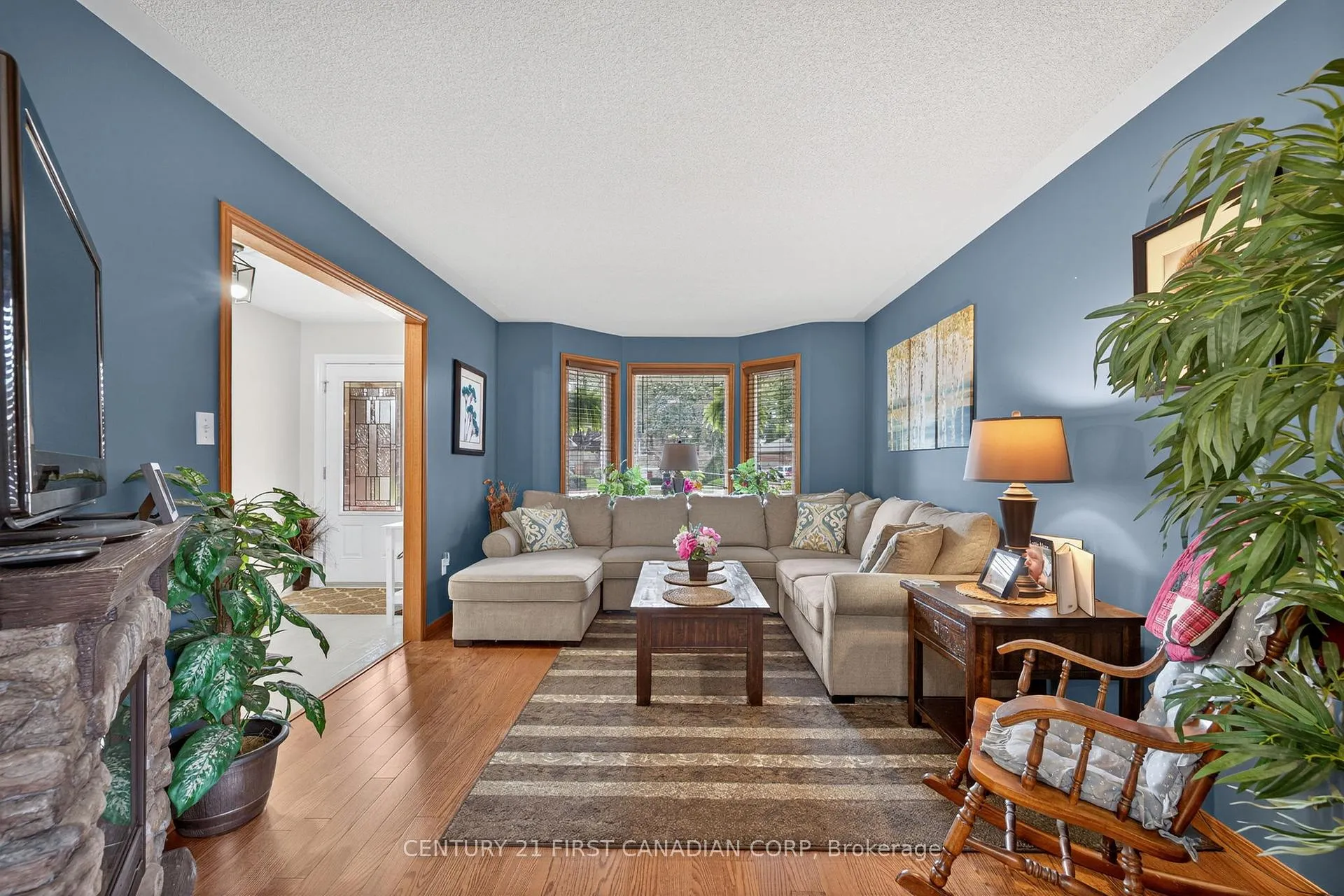 Photo 5 of 19 Hemlock Boulevard, Strathroy-Caradoc, SE — HOMEH